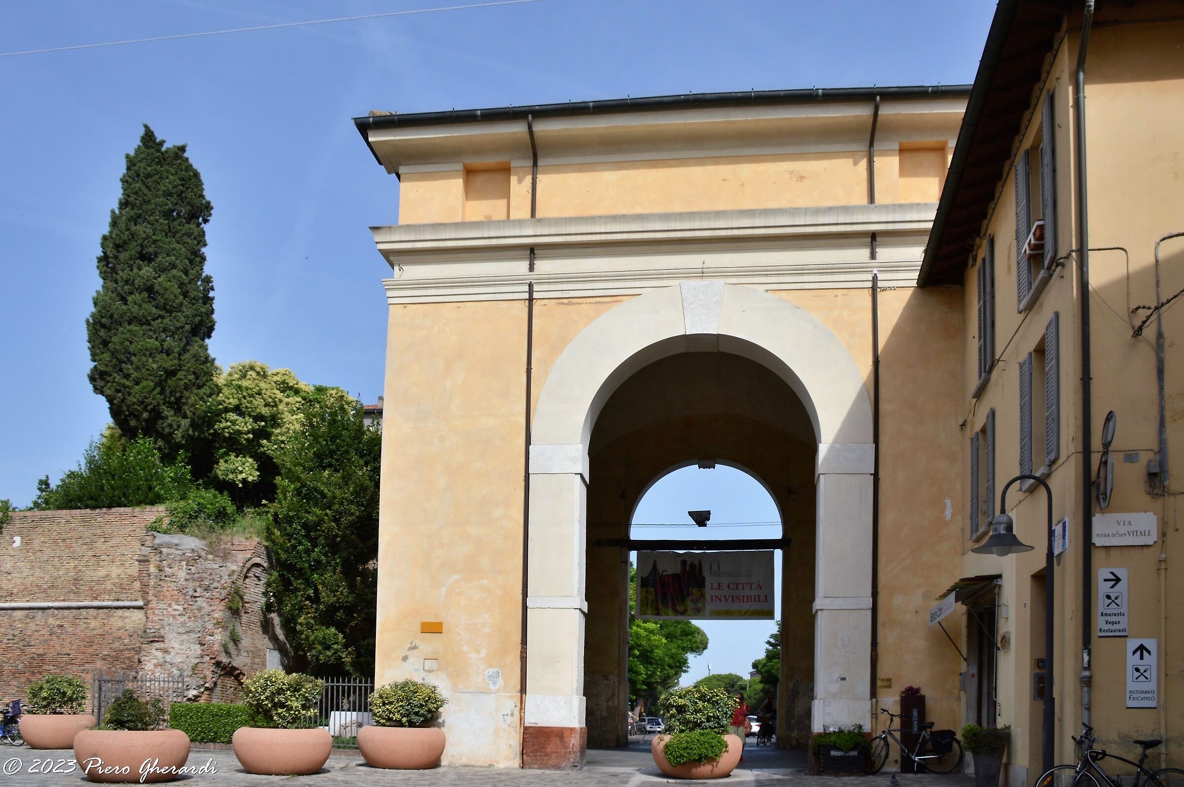 Porta Adriana