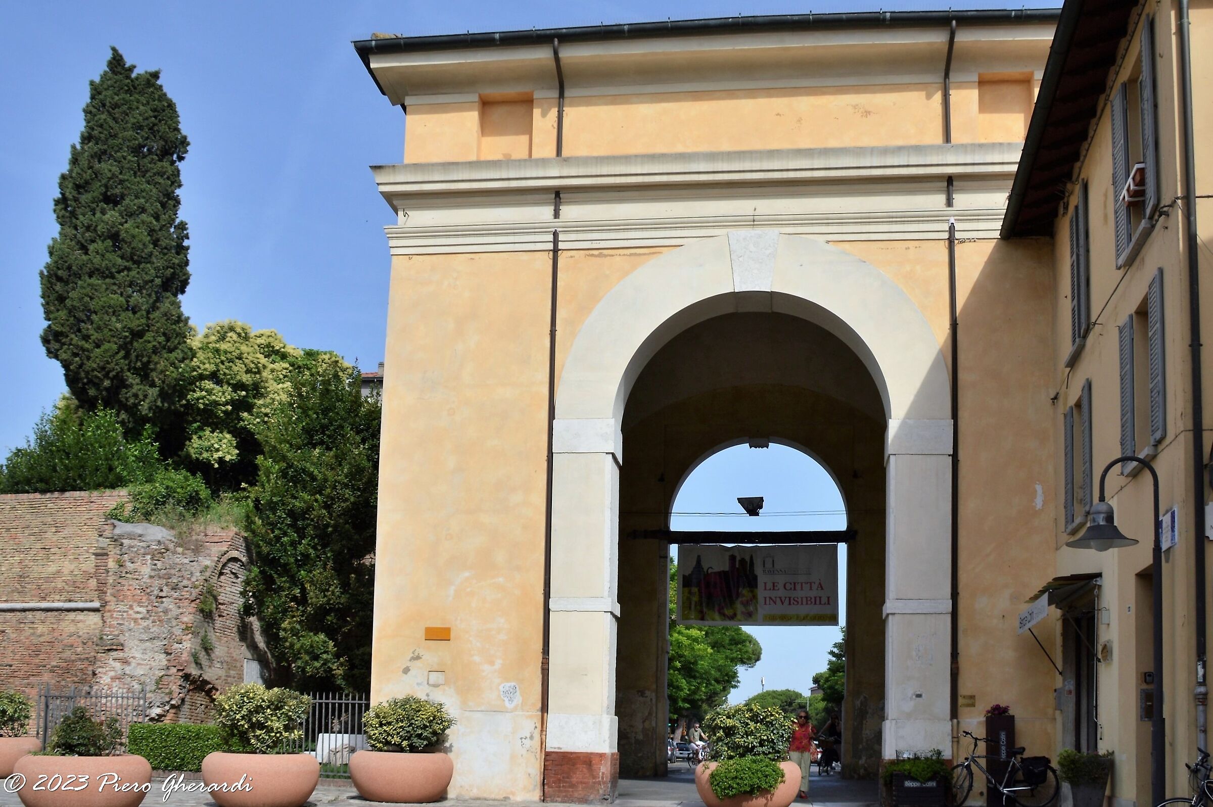 Porta Adriana