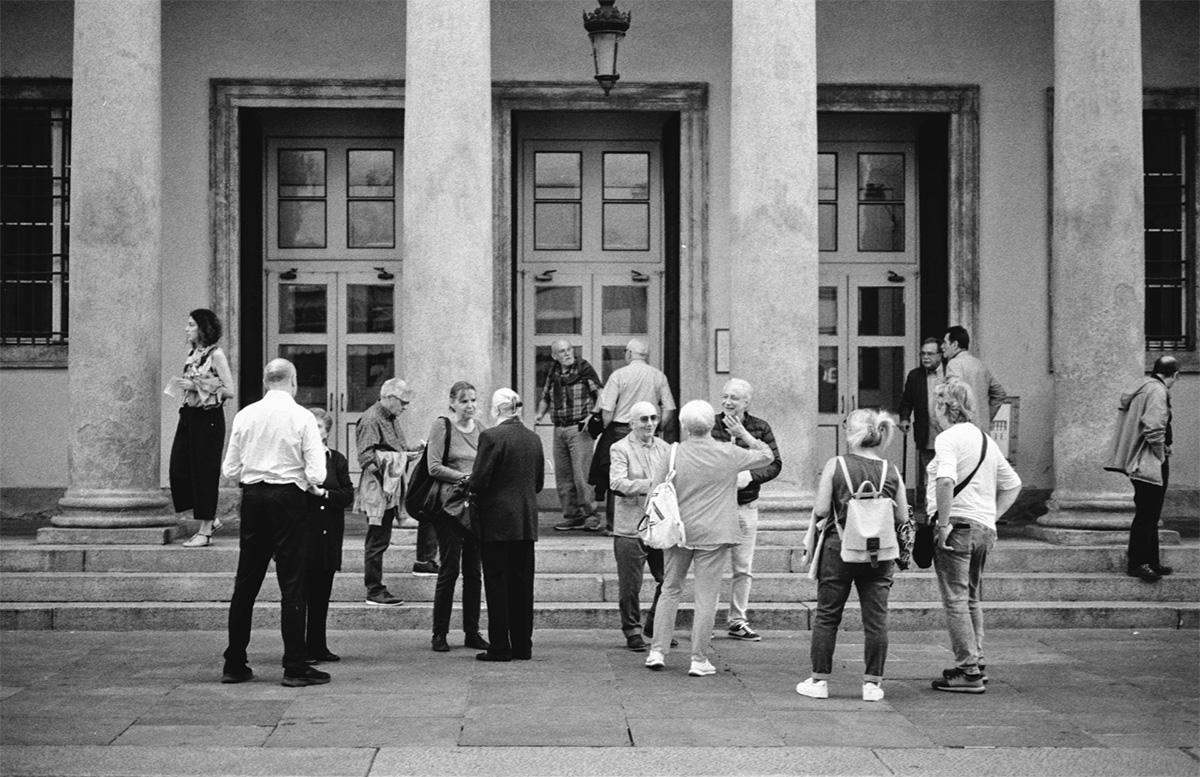 The wait at the Teatro Regio...