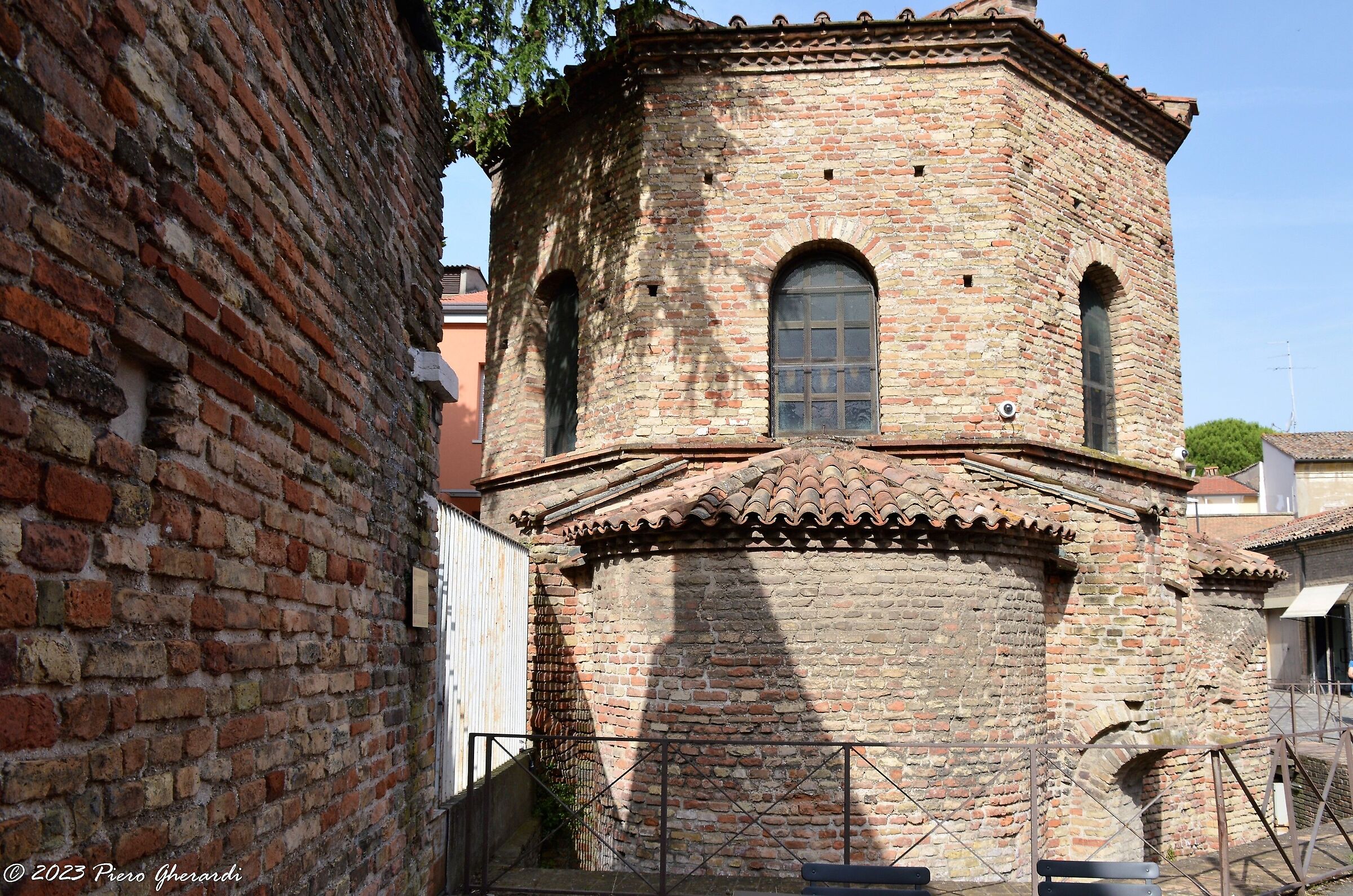 Battistero Neoniano