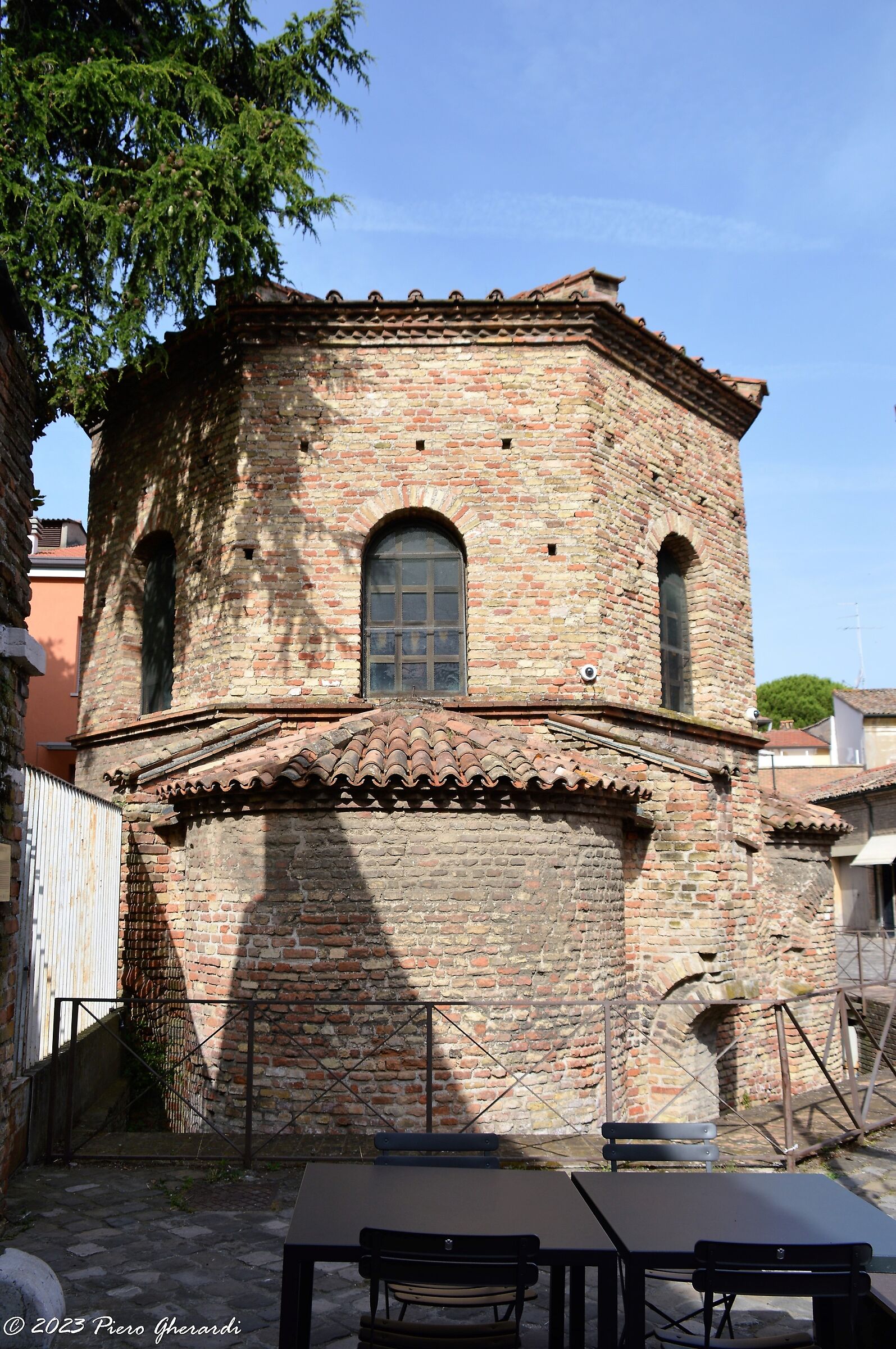 Battistero Neoniano