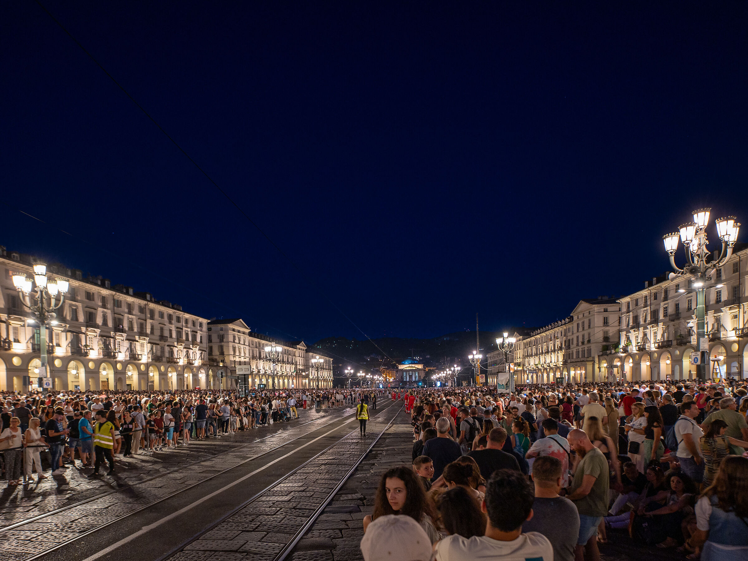 In attesa dei fuochi di San Giovanni Piazza Vittorio
