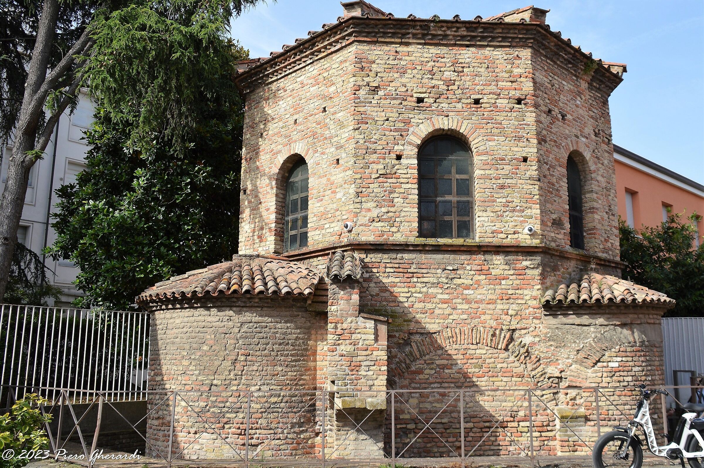 Battistero Neoniano