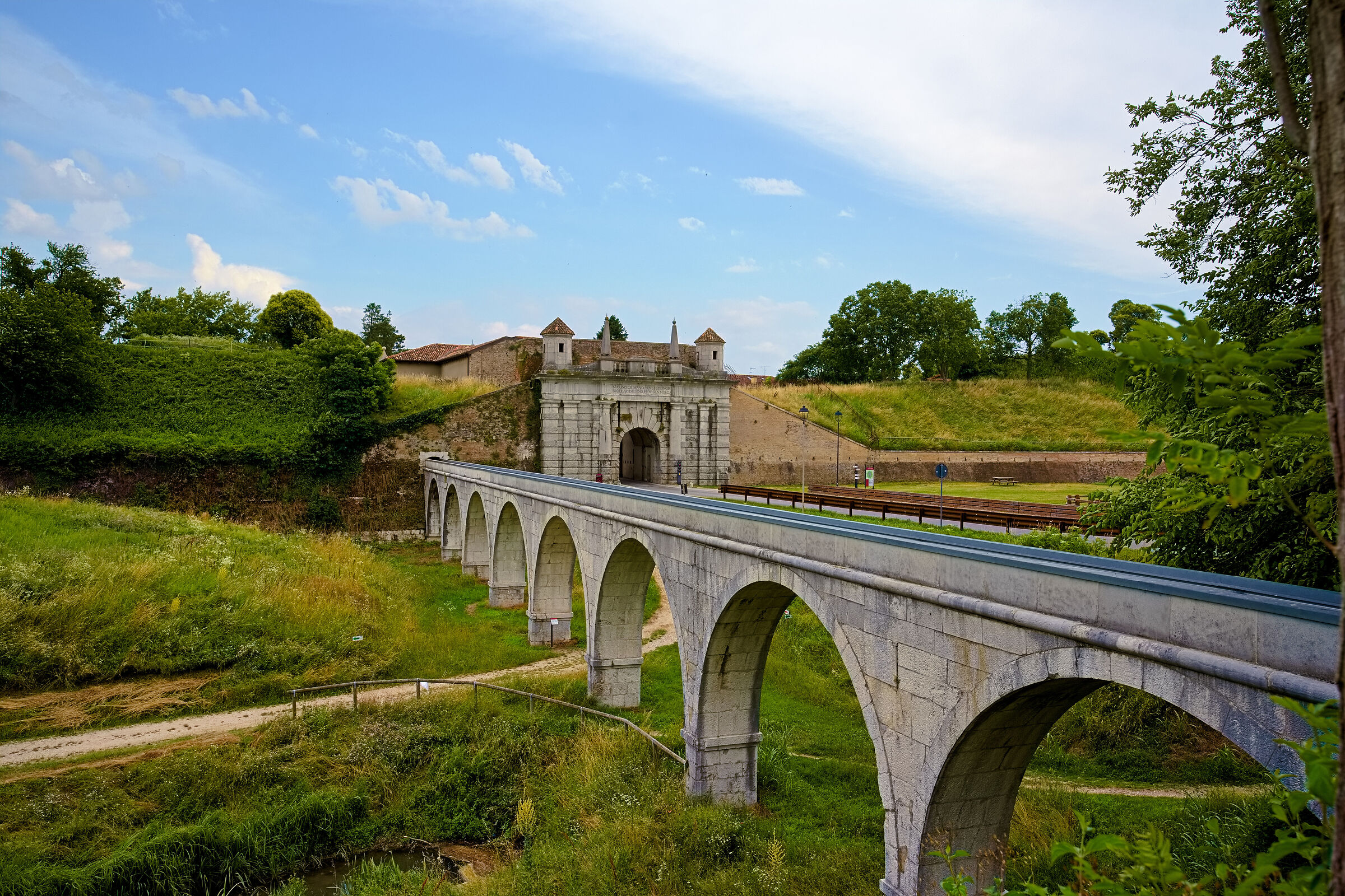 Porta Udine con Acquedotto veneziano