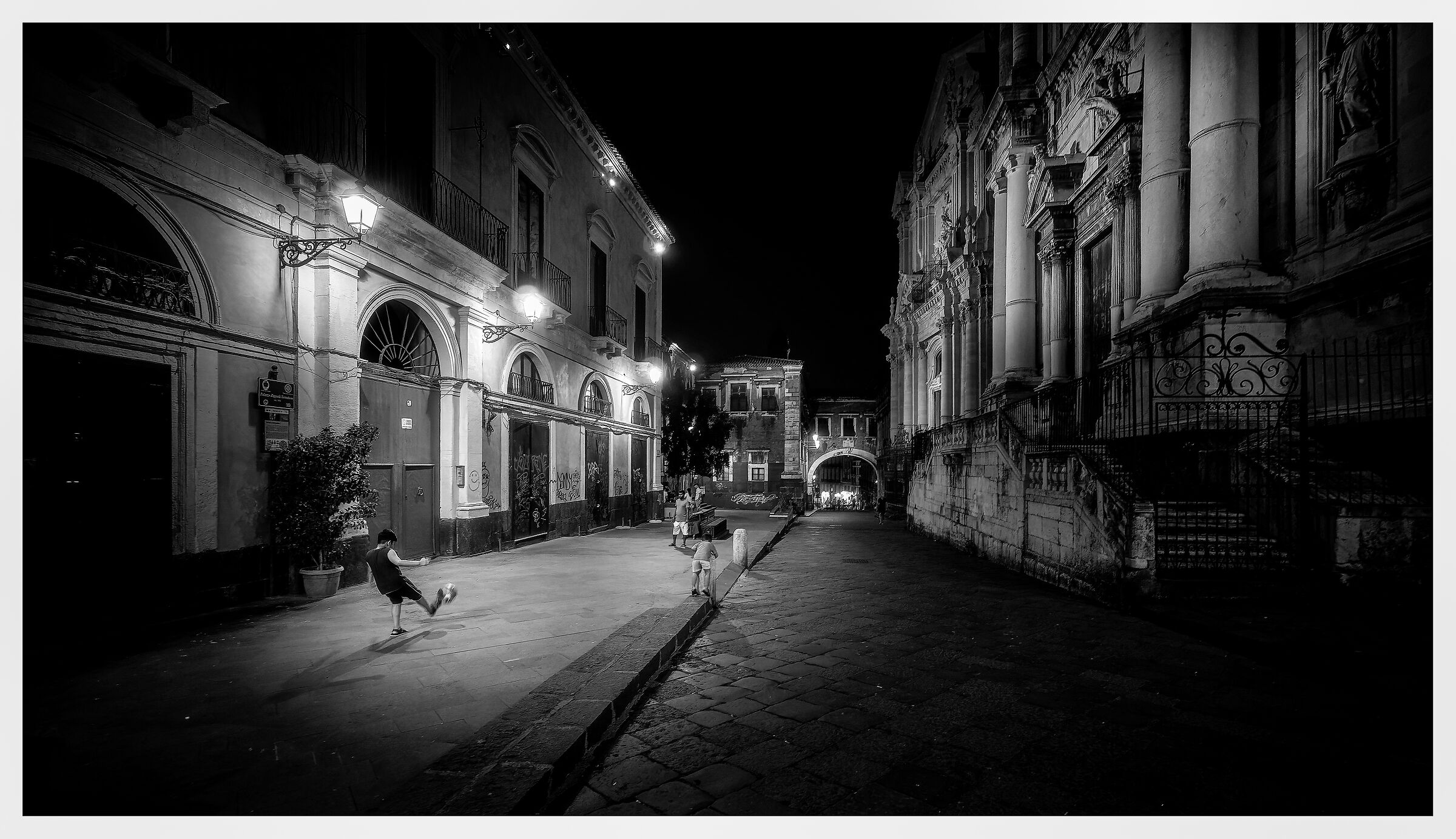 Two shots, between past and future