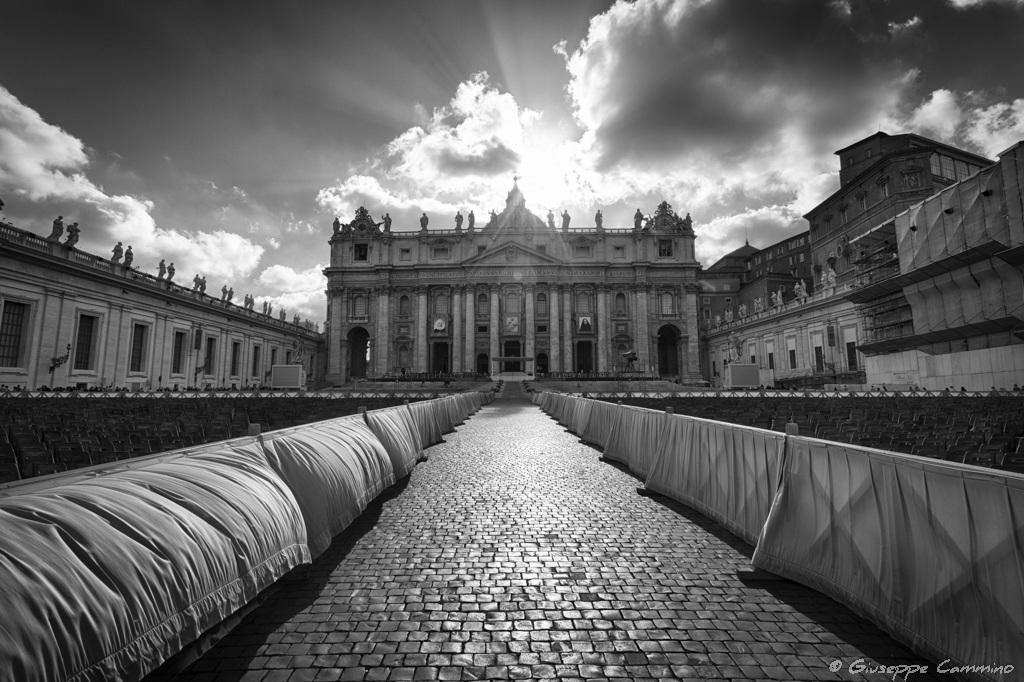 St. Peter's Basilica - Follow the path
