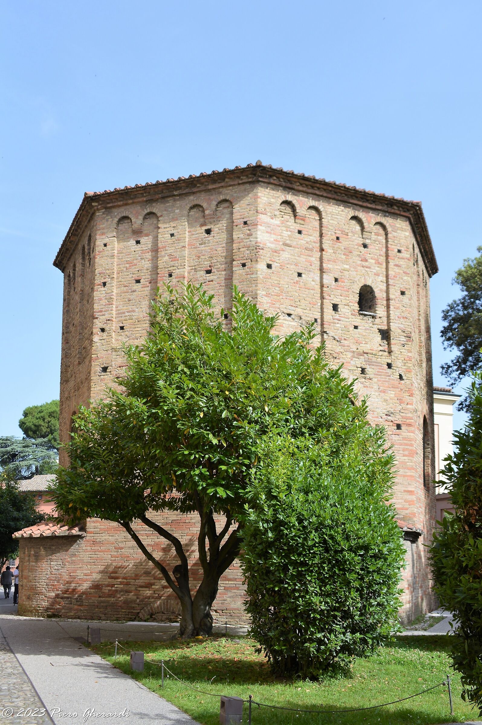 Battistero Neoniano