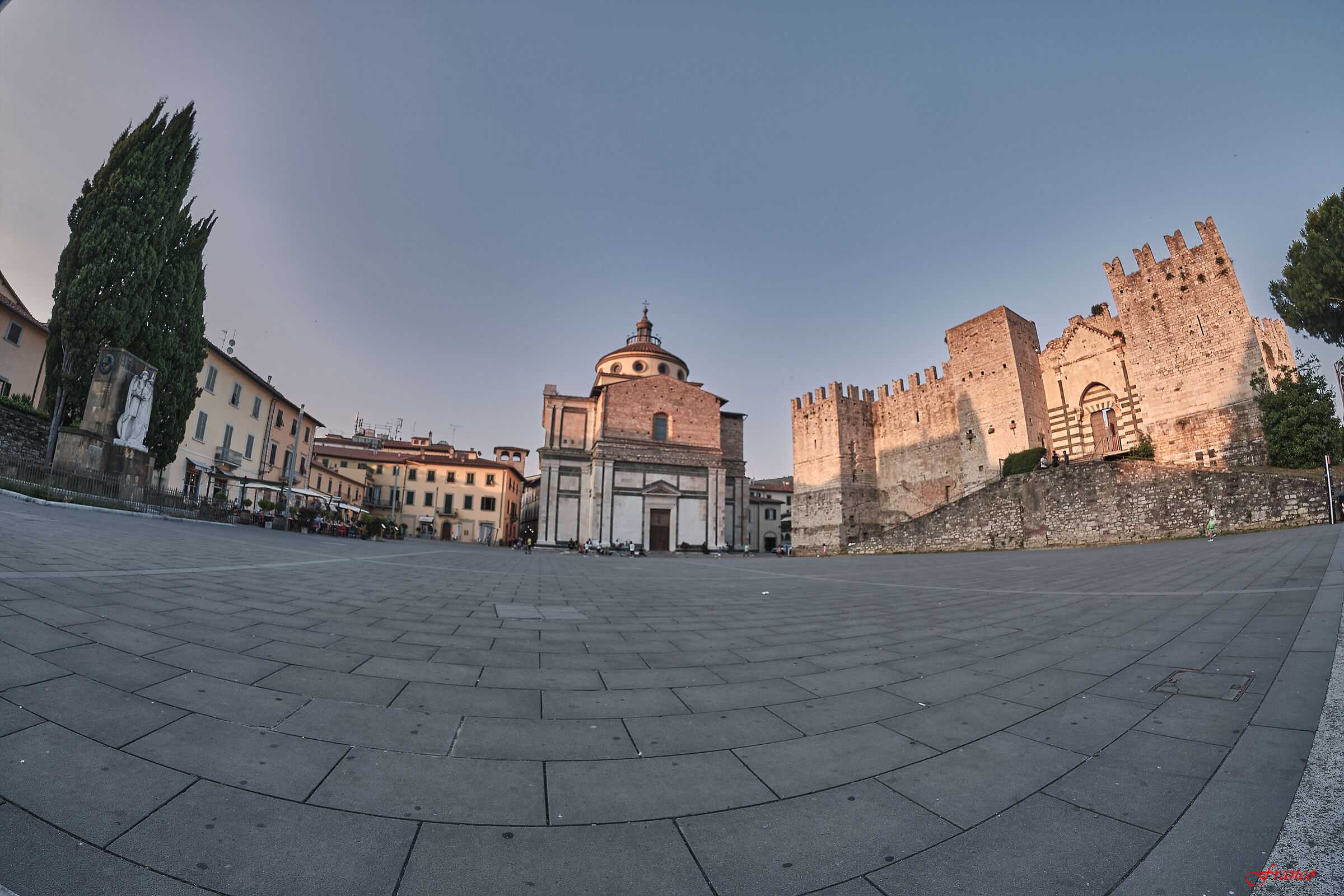 Piazza Santa Maria delle Carceri al tramonto