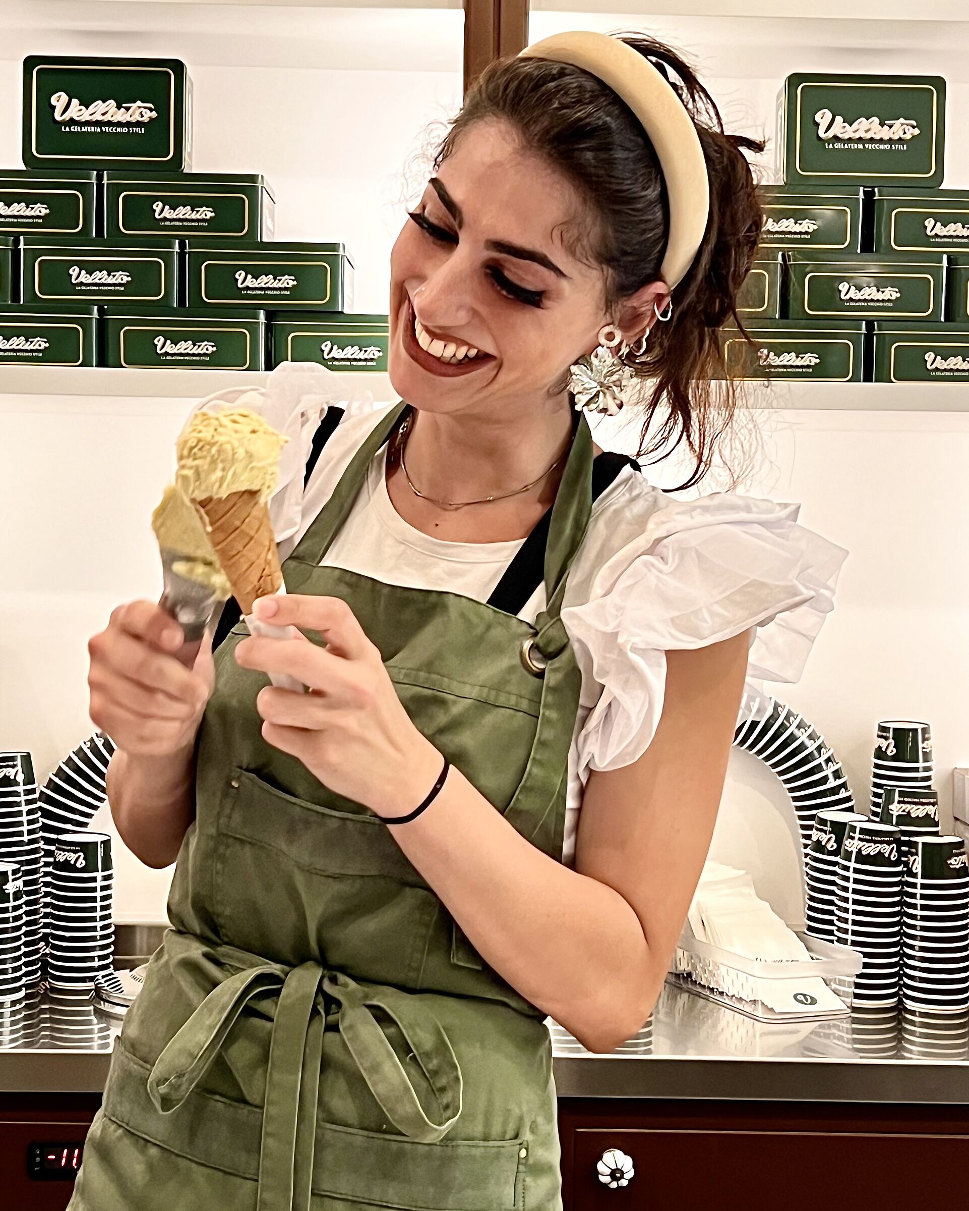 La simpatica Rosy, è pronta a servirvi!