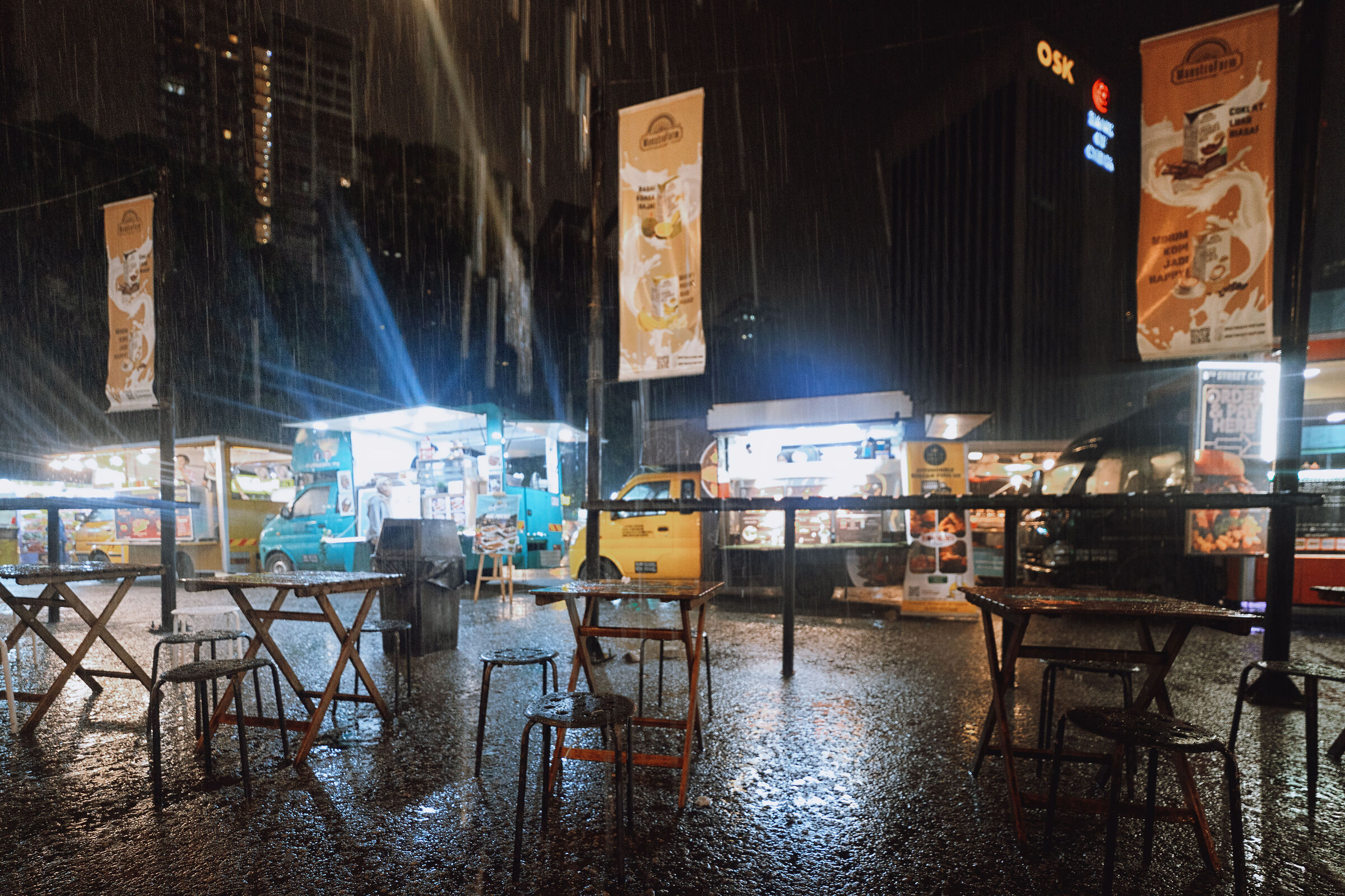 Sotto una pioggia tropicale
