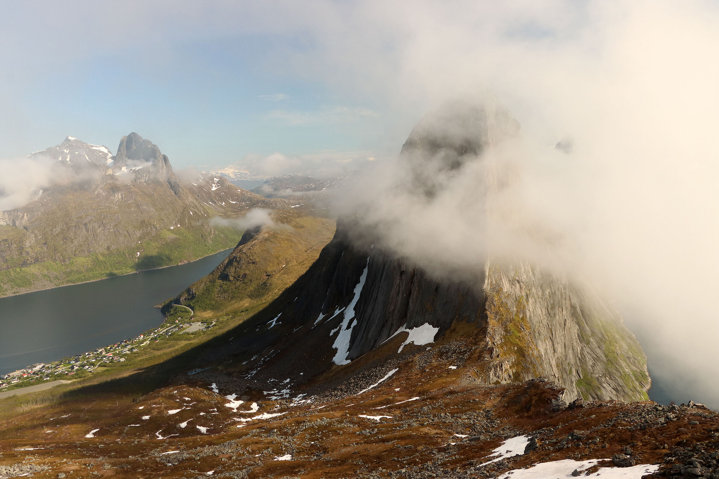 da Fjorgard a Segla