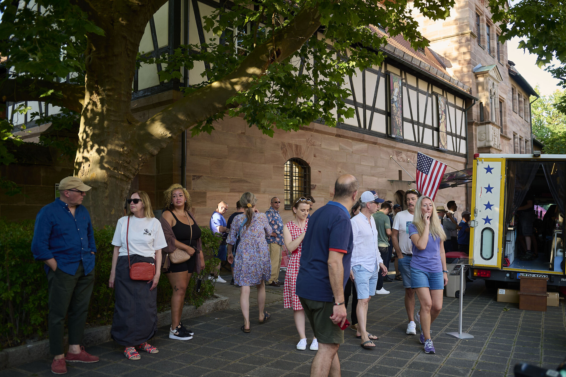 Prendi alcuni dolci begore lasciando