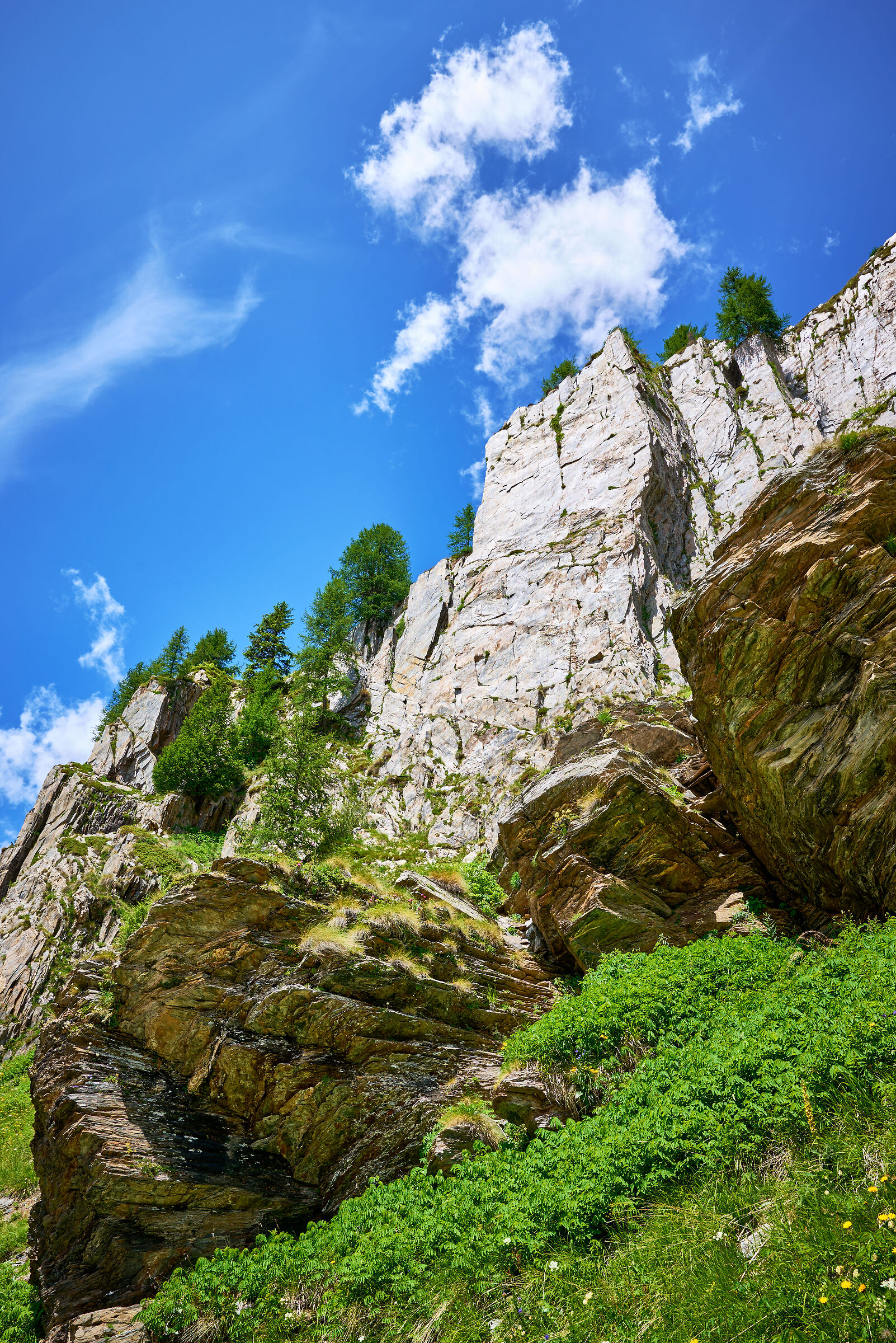 Along the way there are "camin che fumano" :-)