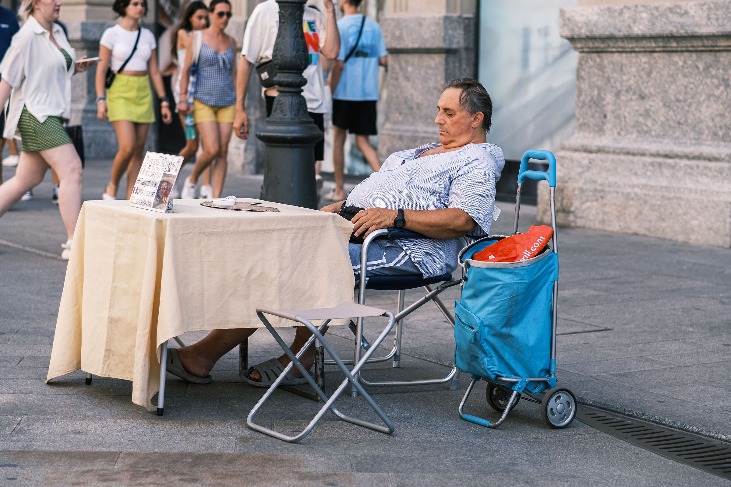 Few customers, better a nap