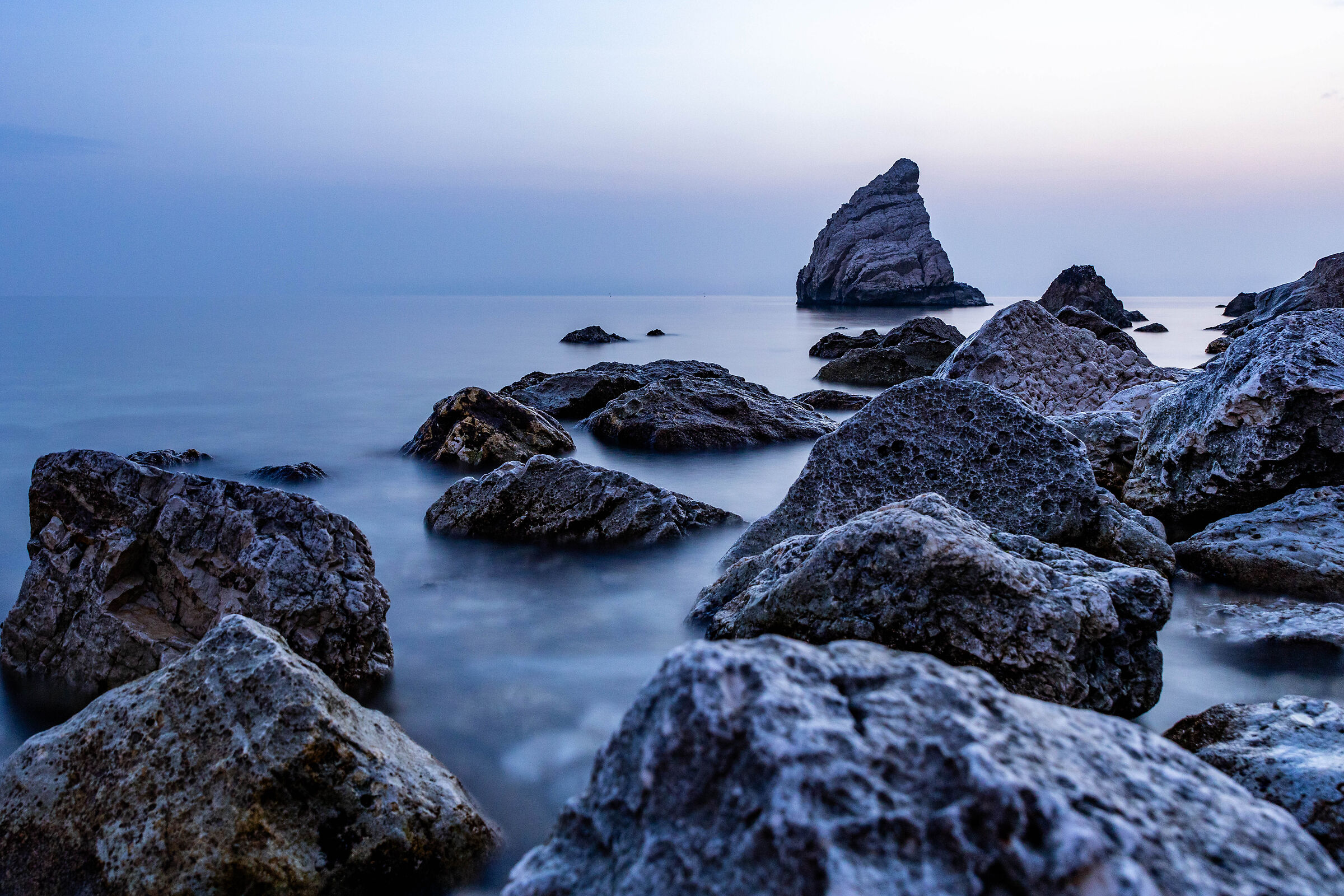 When the rock meets the sea