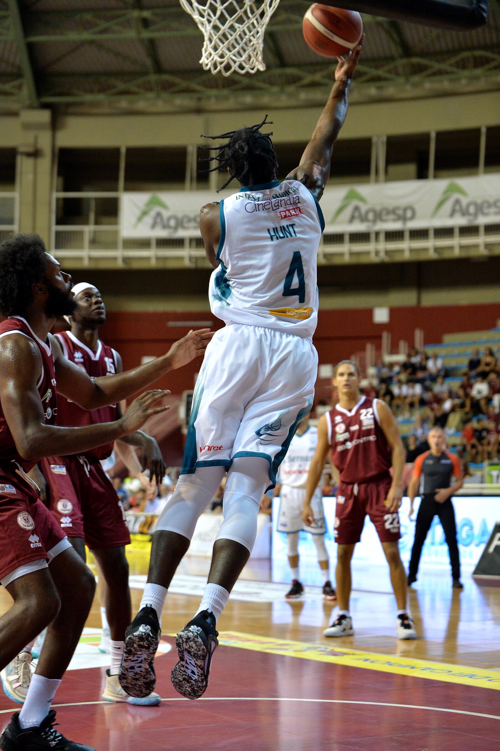 Attack under the basket