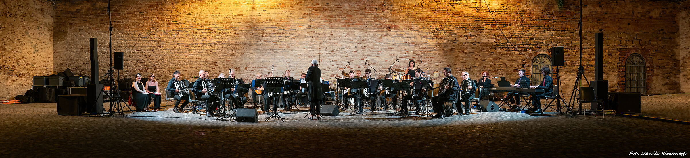 Fisorchestra Marchigiana - Pano 6 shots