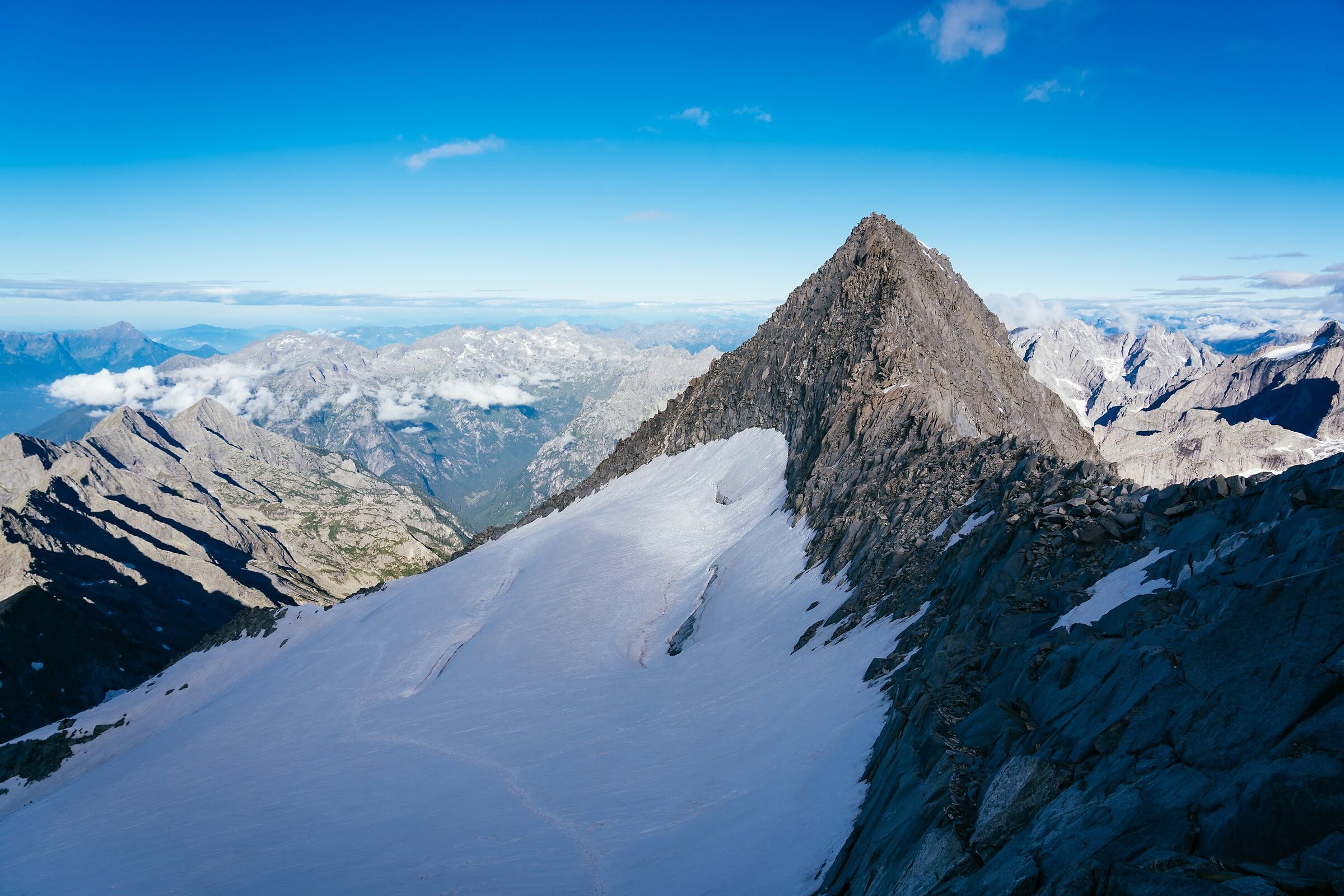 Monte Pioda e ghiacciaio di Predarossa, luglio 2023