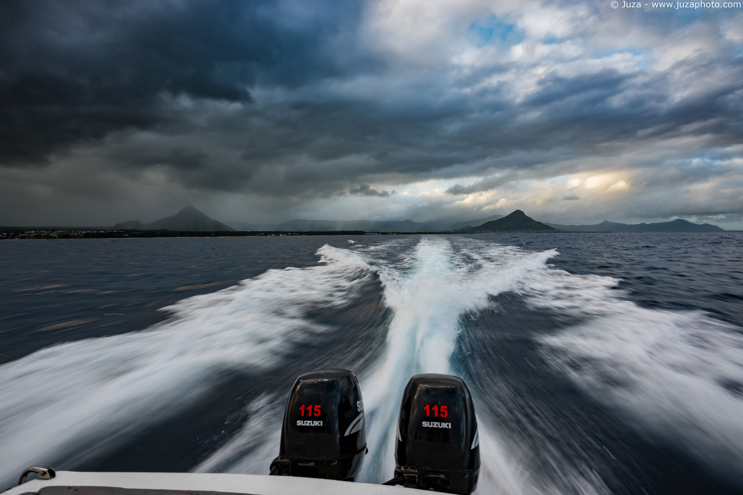 In barca sull'oceano indiano