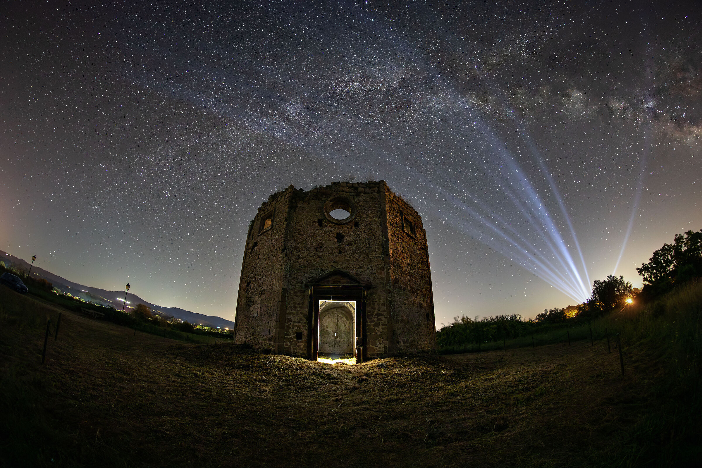 Notturna sulla chiesina di San Giovanni in val di lago