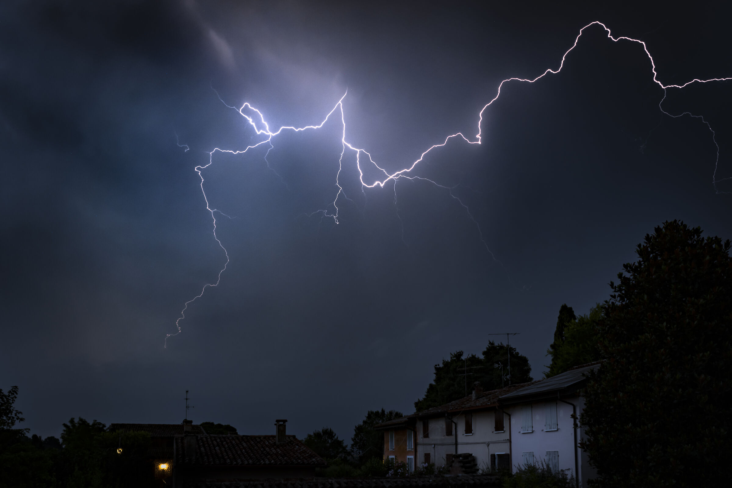 Un lampo in mezzo al buio