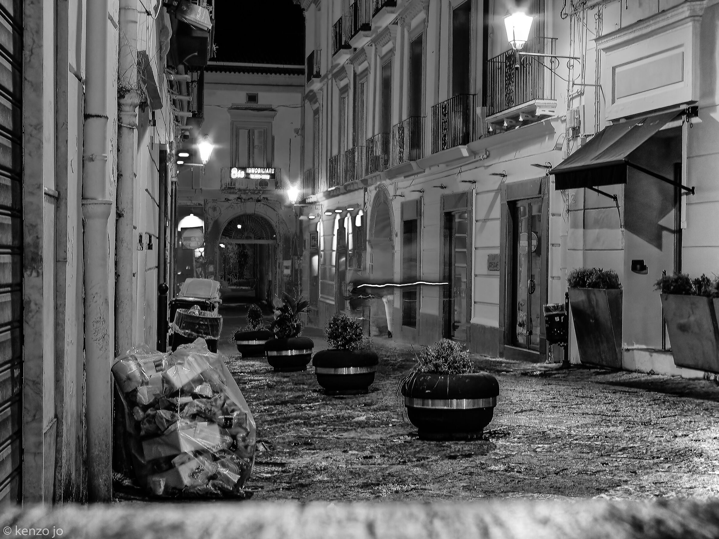 Notturno con bicicletta fantasma