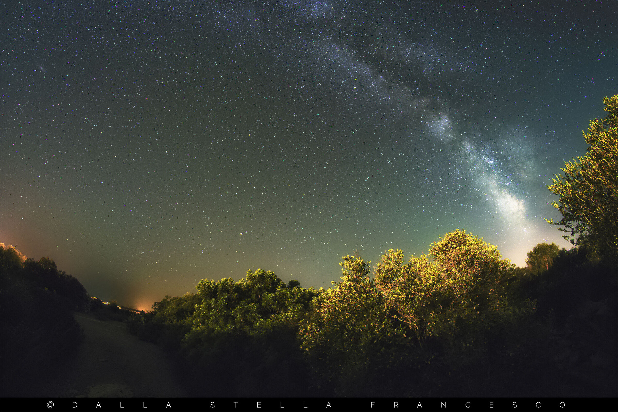 Milky way with airglow