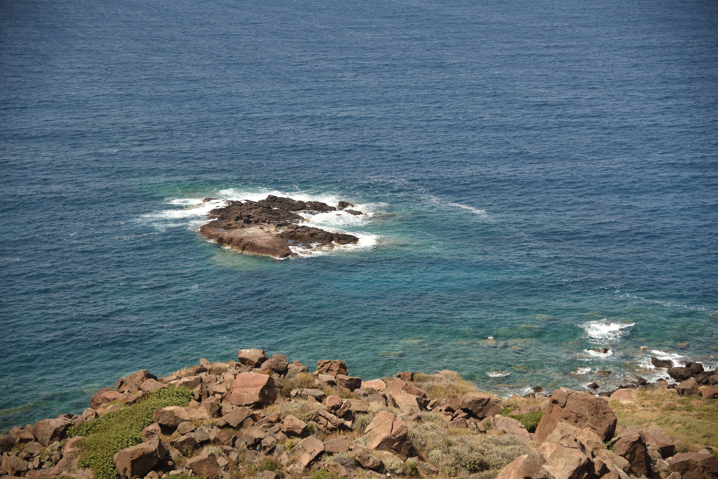 può uno scoglio arginare il mare?