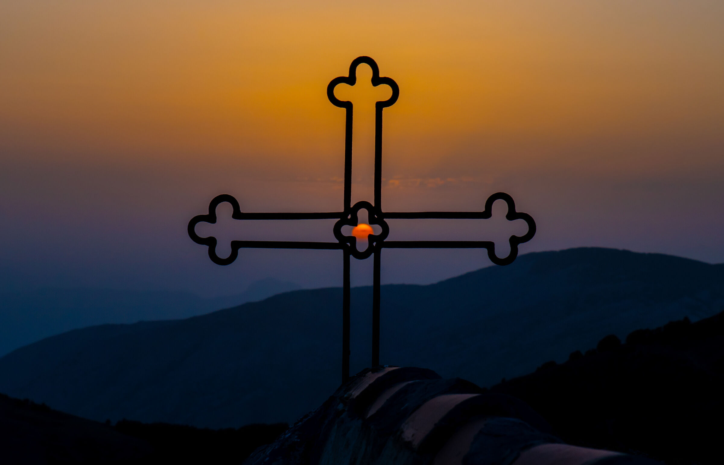 The sun within the " heart of the cross "