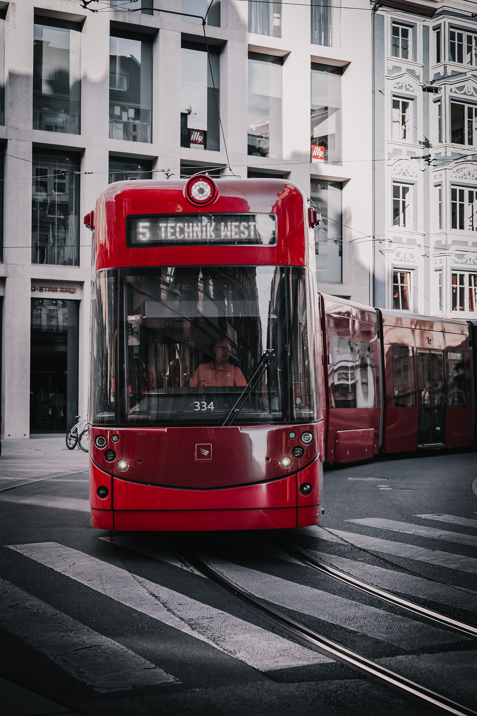 Red. Innsbruck, June 2023.