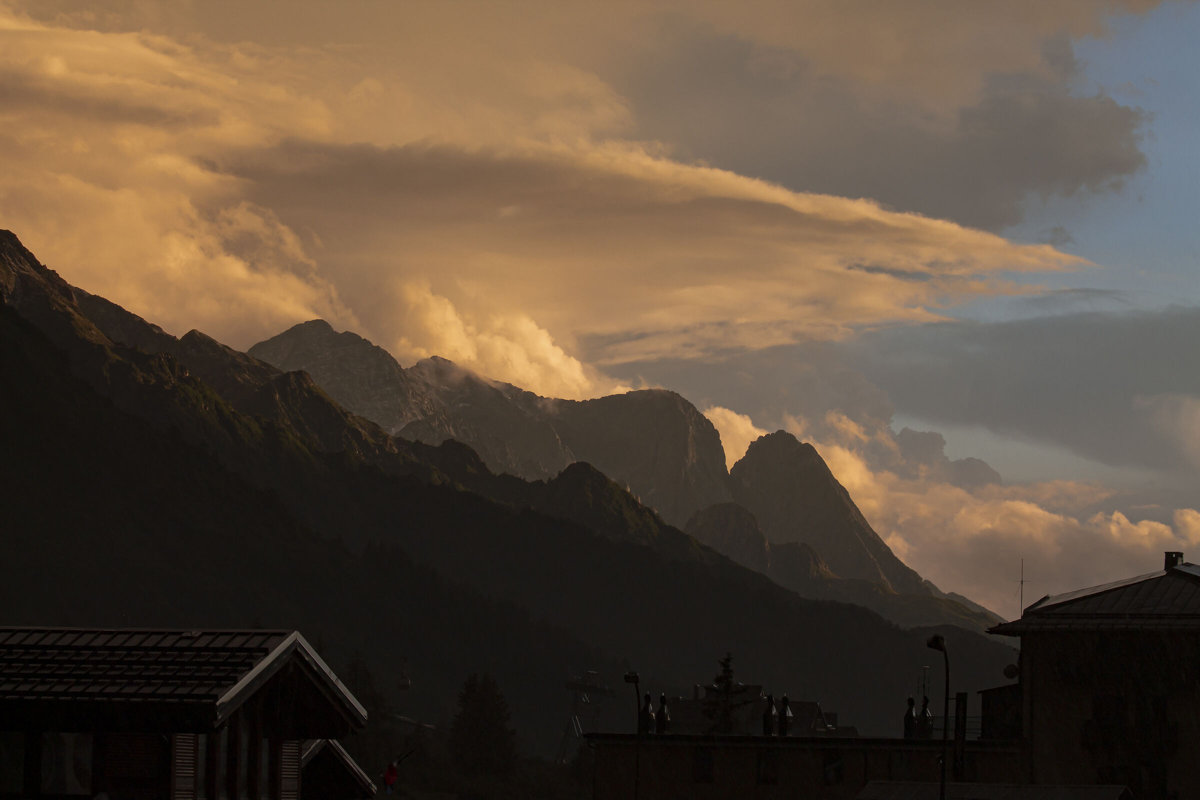 montagne al tramonto