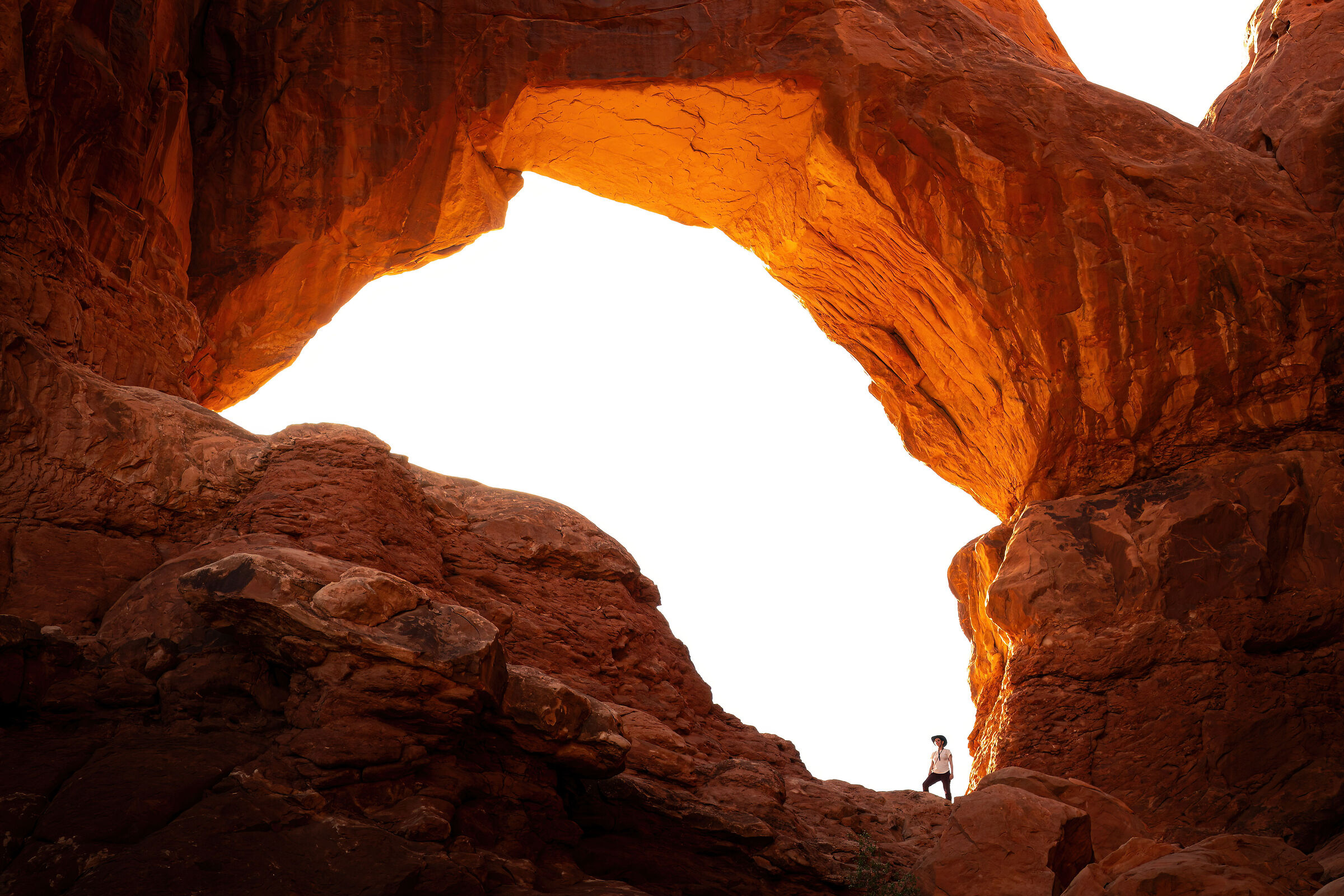 Cowgirl sotto l'arco