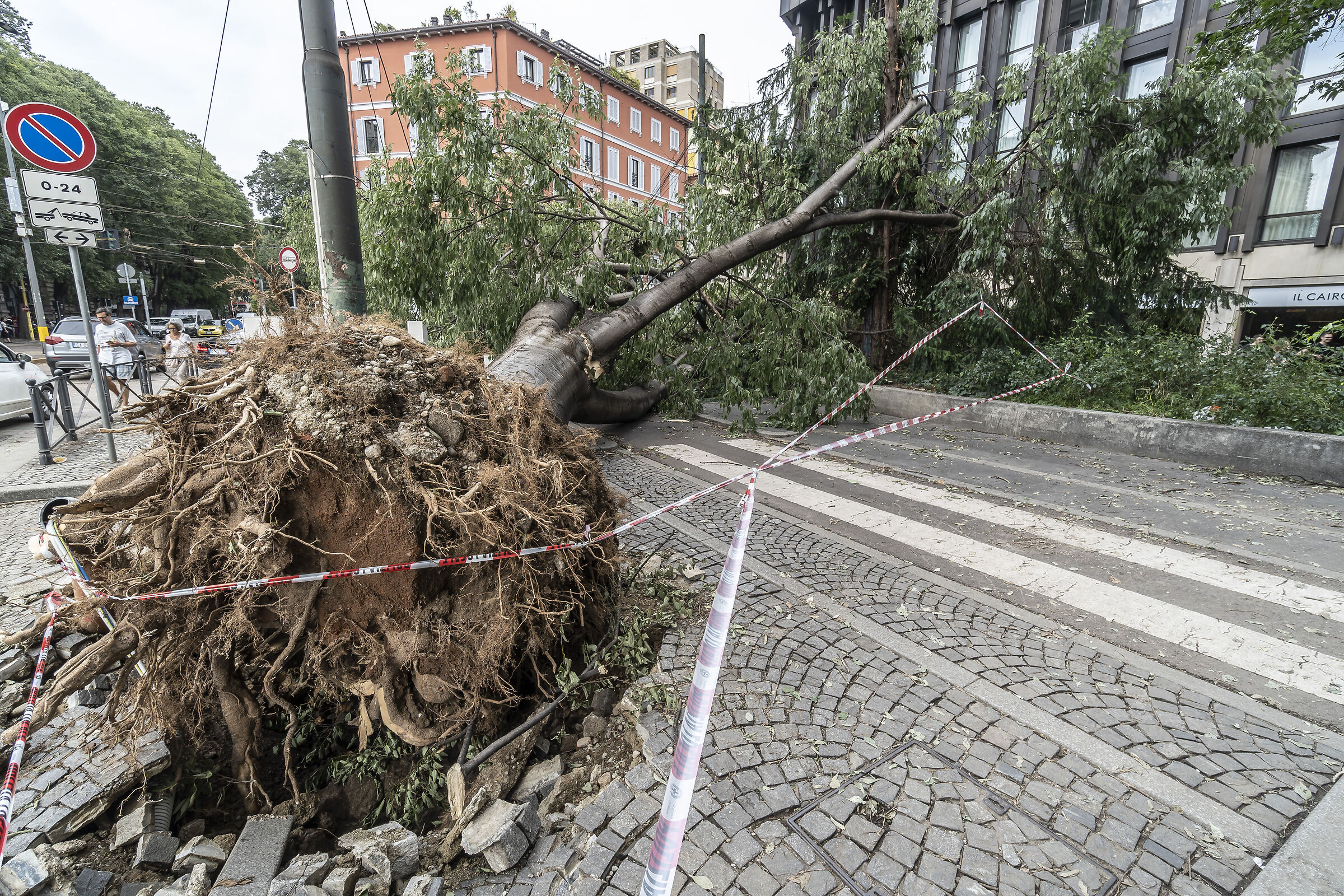 Largo Cairoli - Wednesday 25 July 2023. 16:34