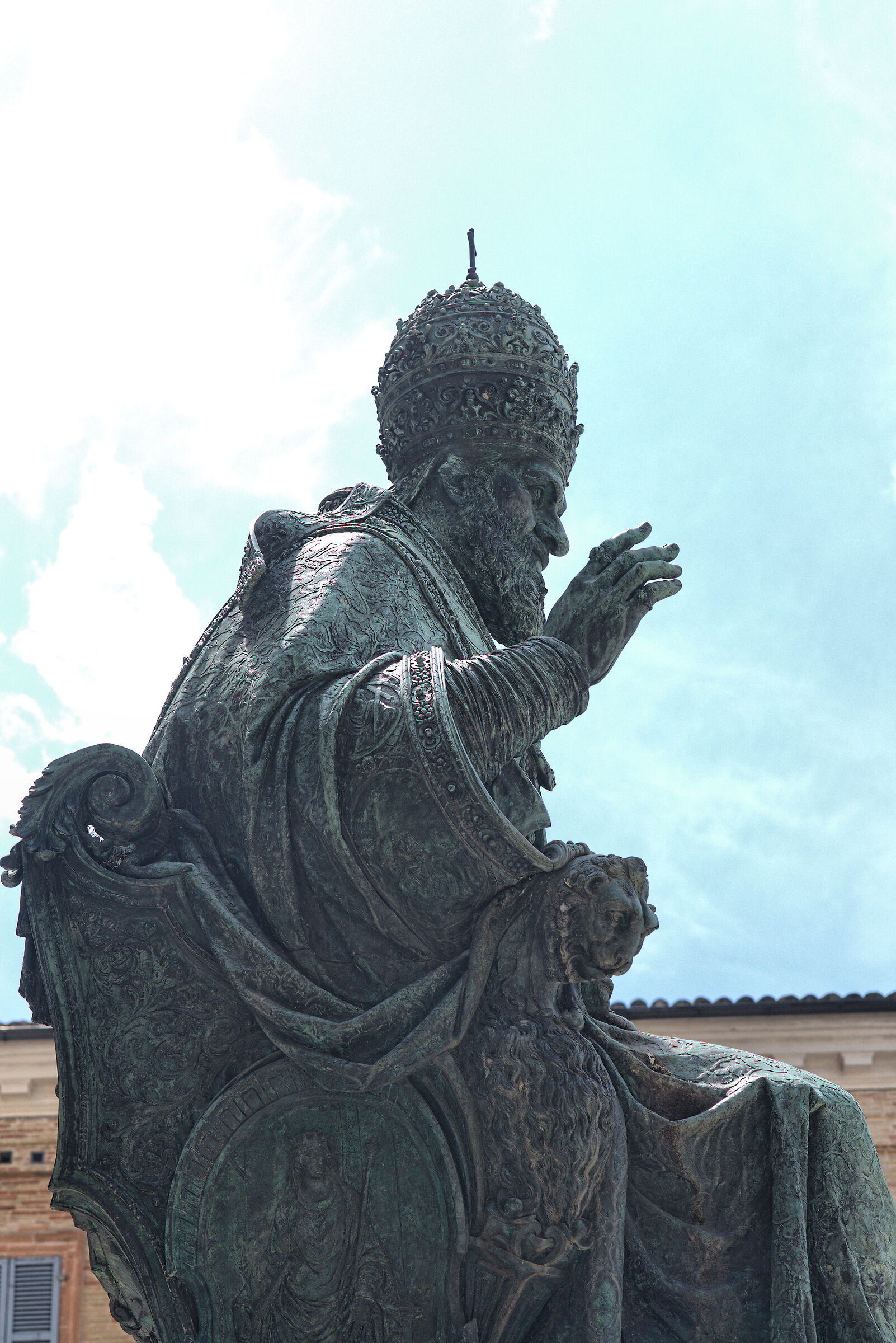 Statua di Sisto V, Basilica di Loreto