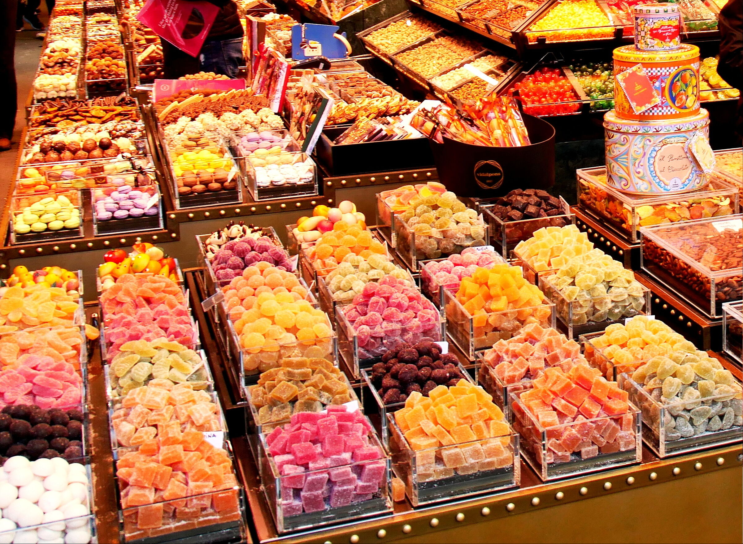 Barcelona: explosion of colors