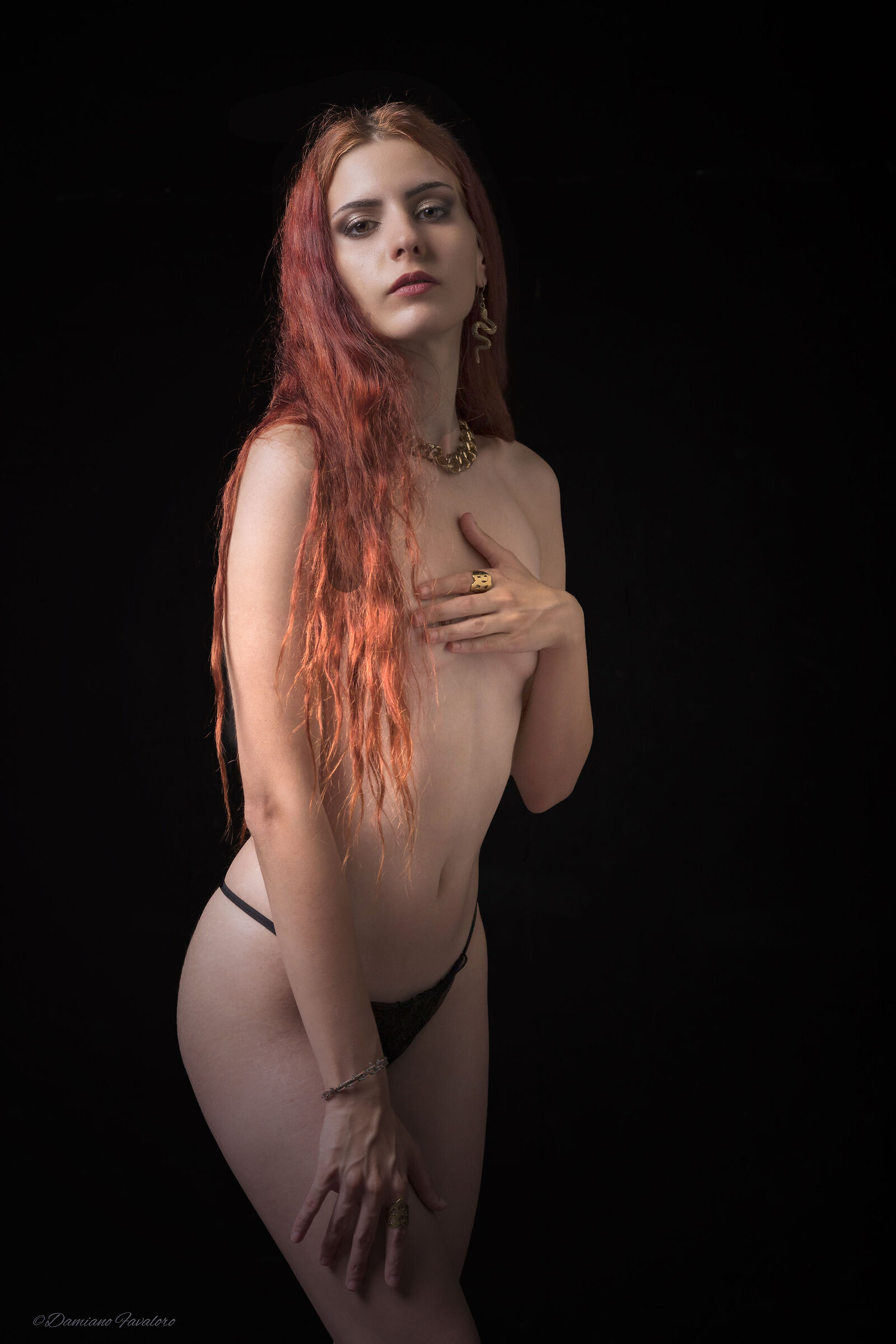 Laura ti guarda