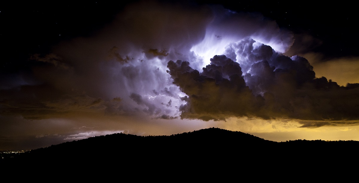 Thunder, lightning and lightning ...