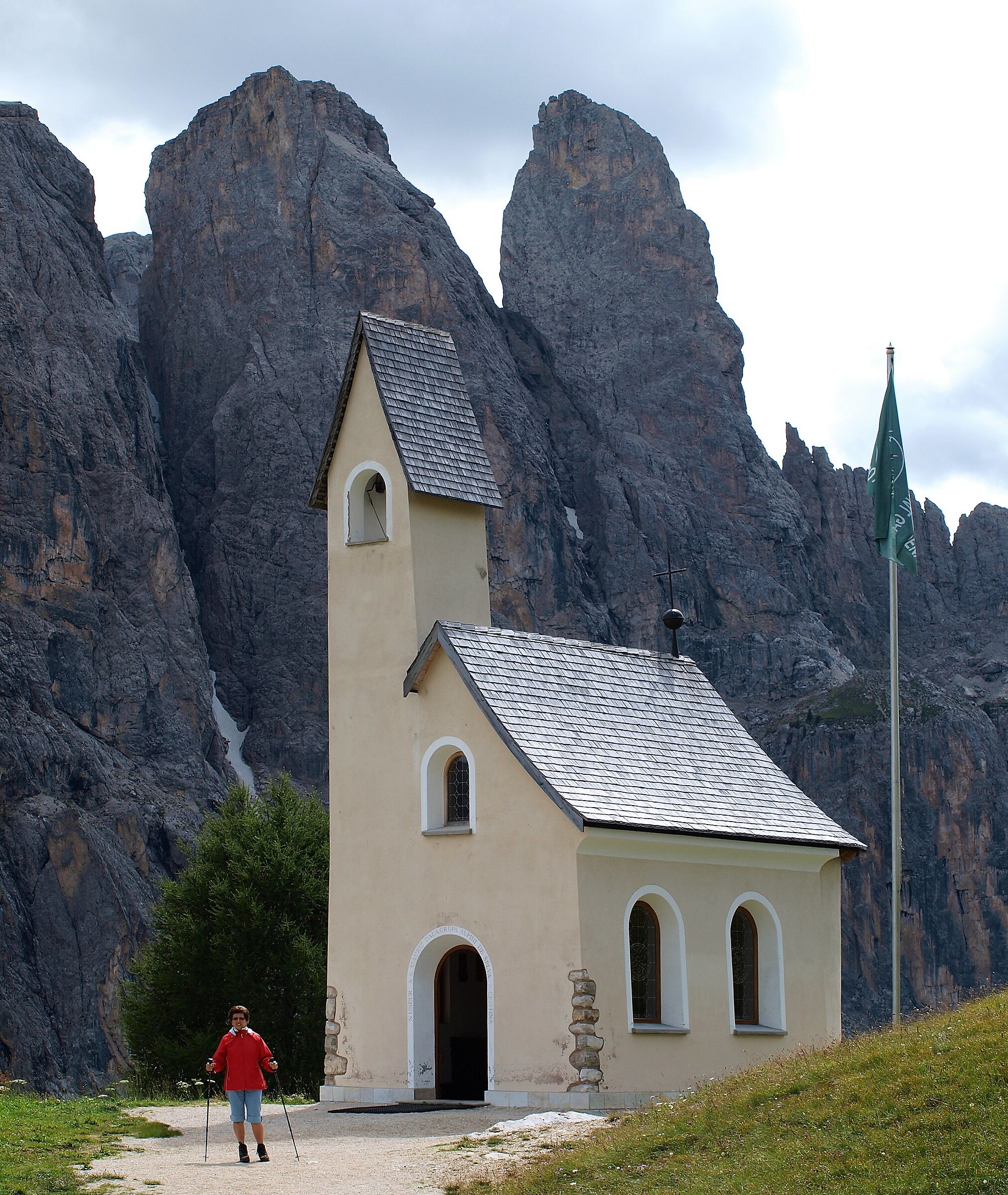Chiesetta presso passo Gardena.