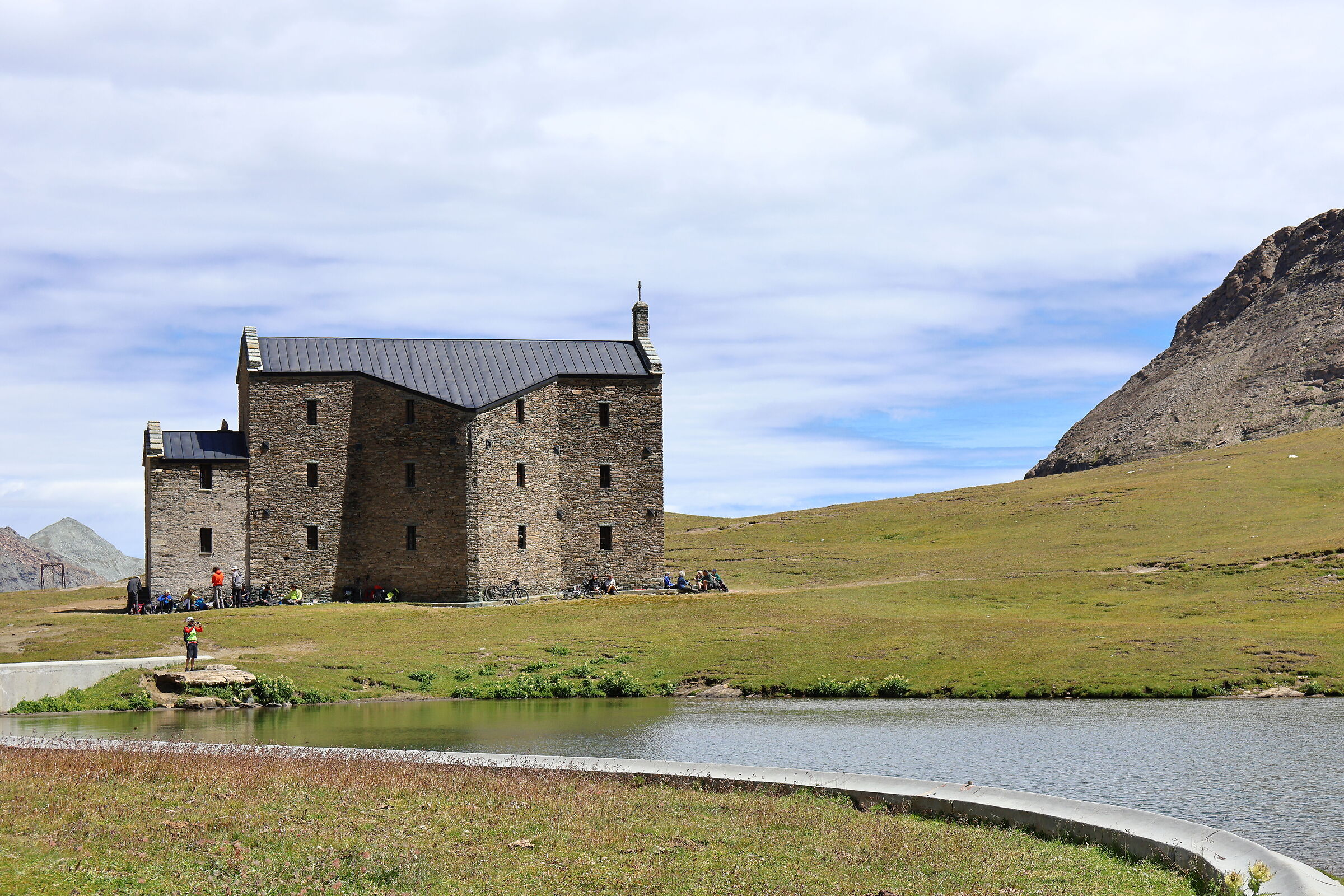 Santuario al lago Miserin