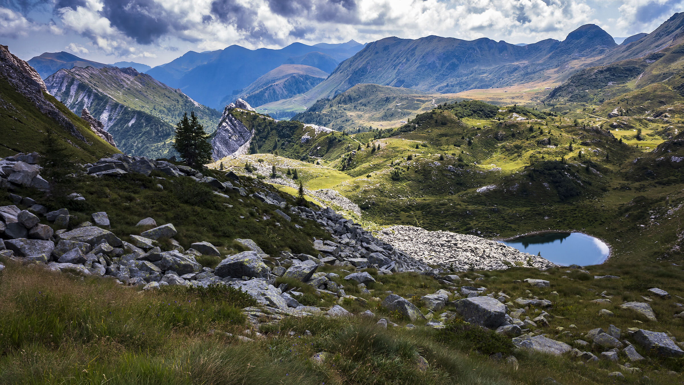 Scendendo dal Passo della Vacca