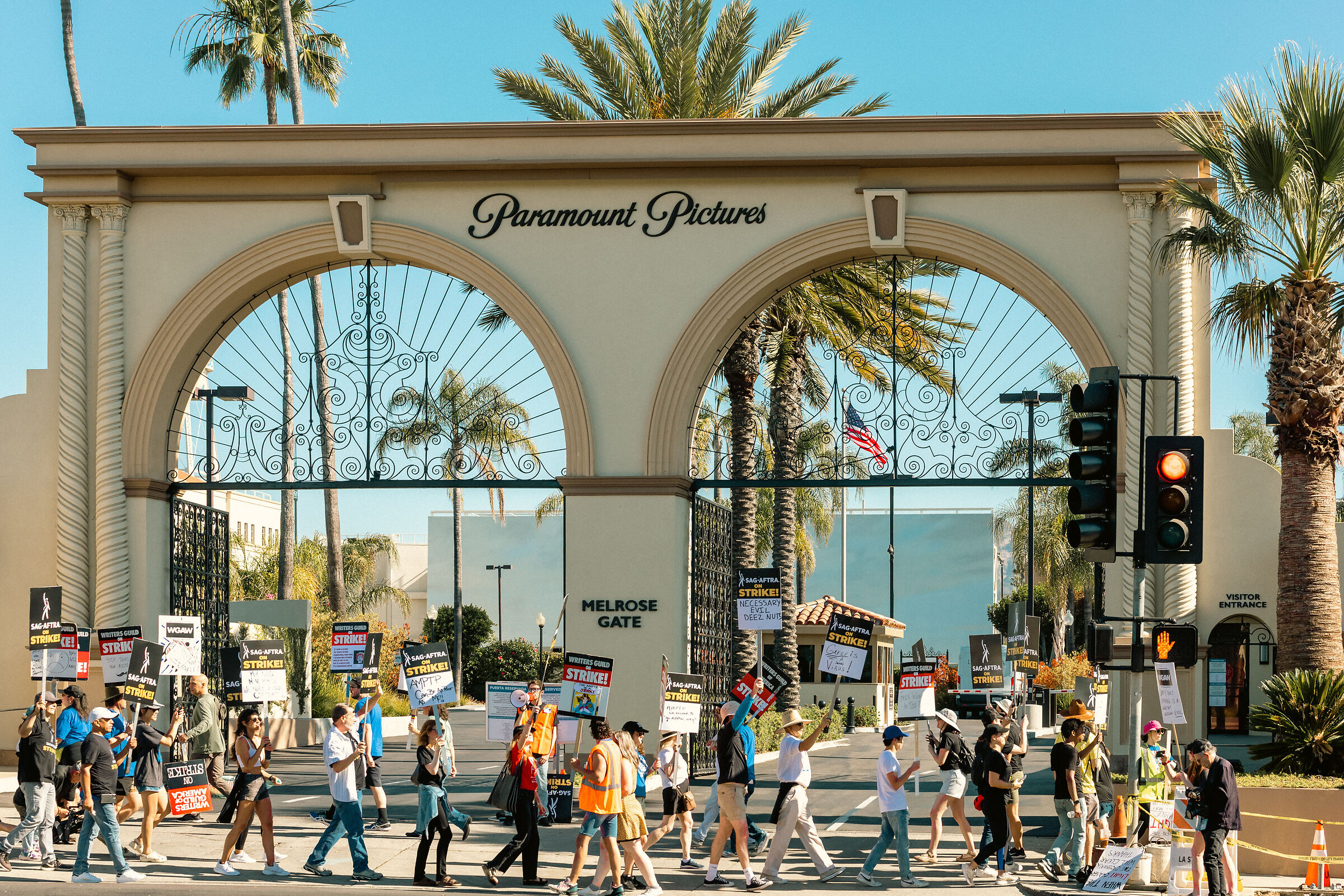 Paramount: sciopero di attori e sceneggiatori