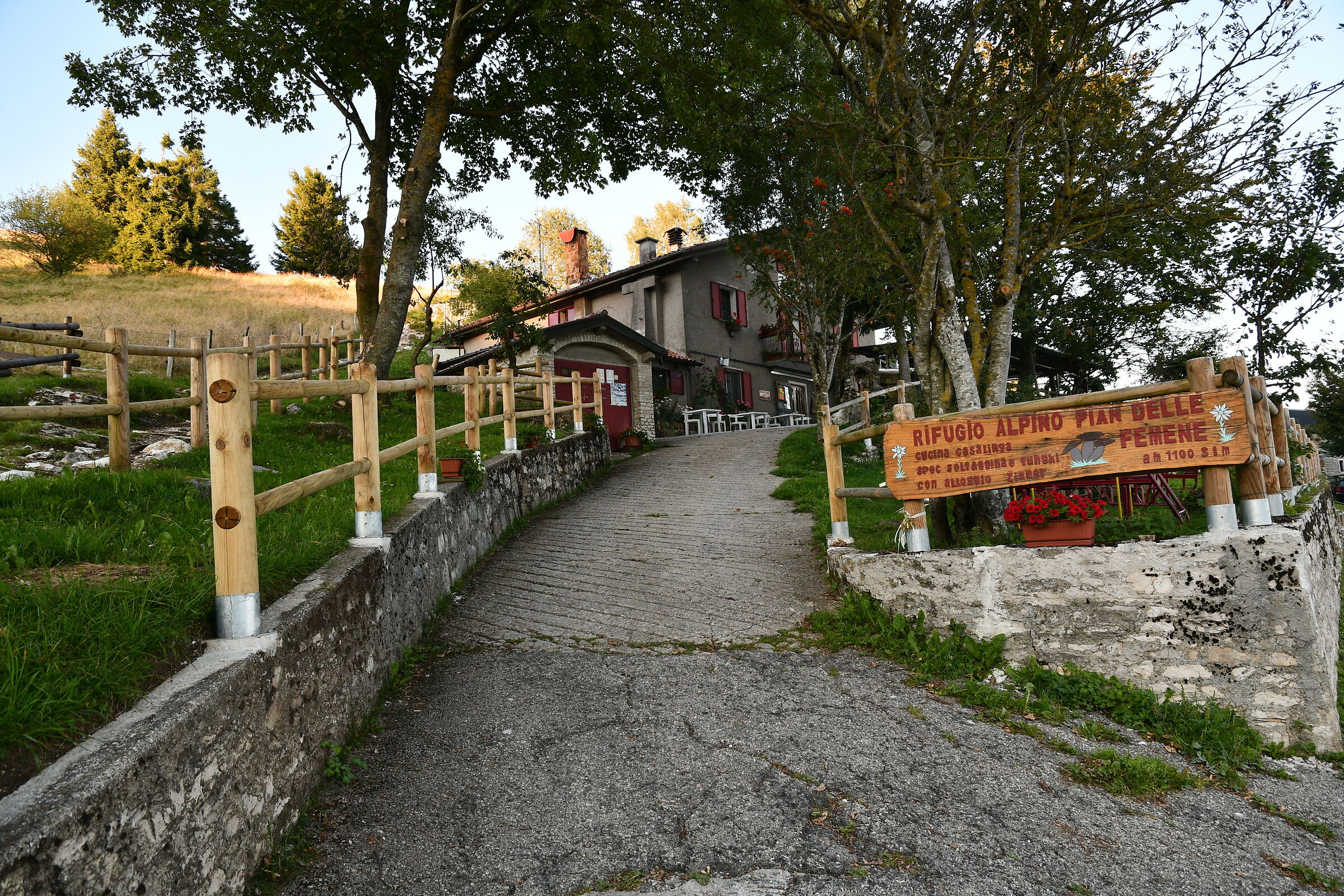 From the Femene refuge to Revine