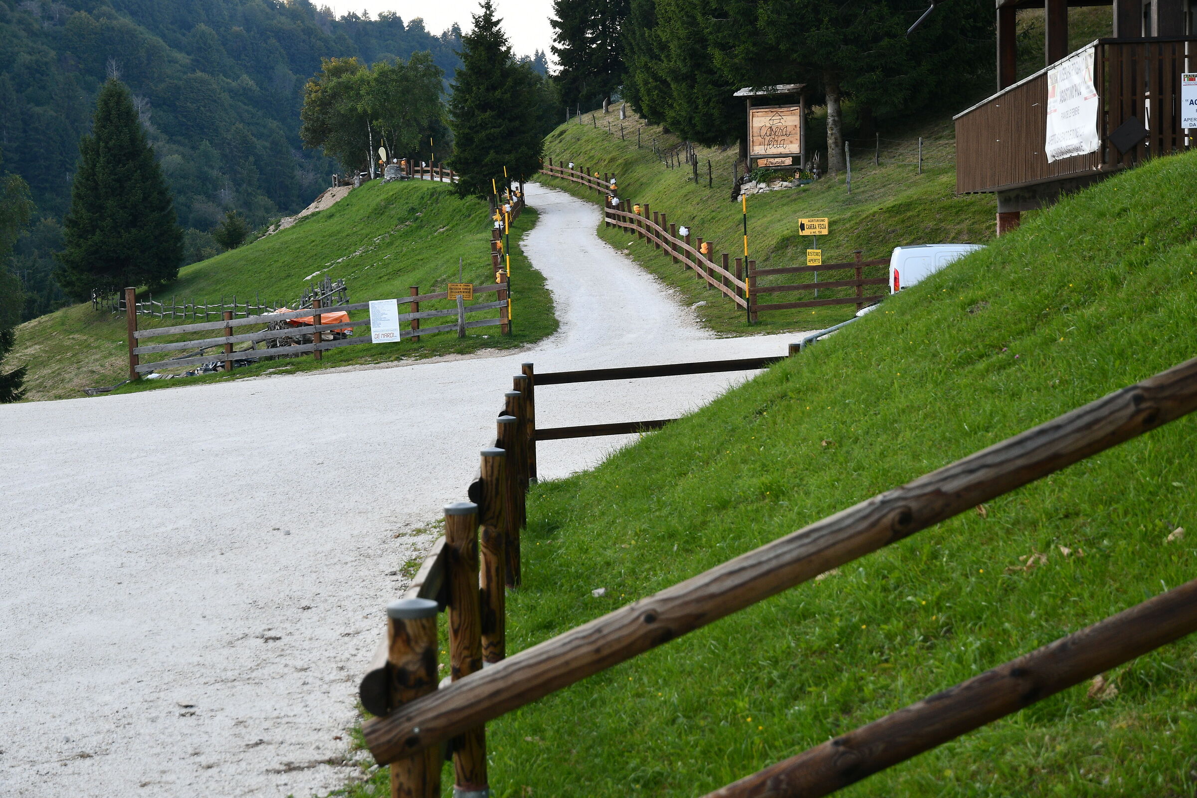 From the Femene refuge to Revine