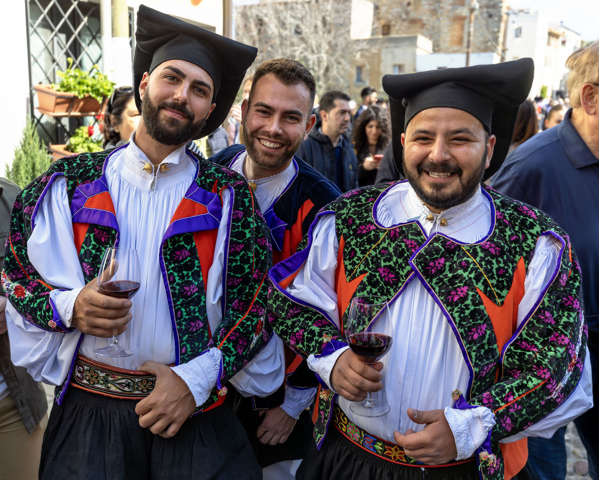 Bona festa de mesu Austu dae Sardigna, salude a tottus