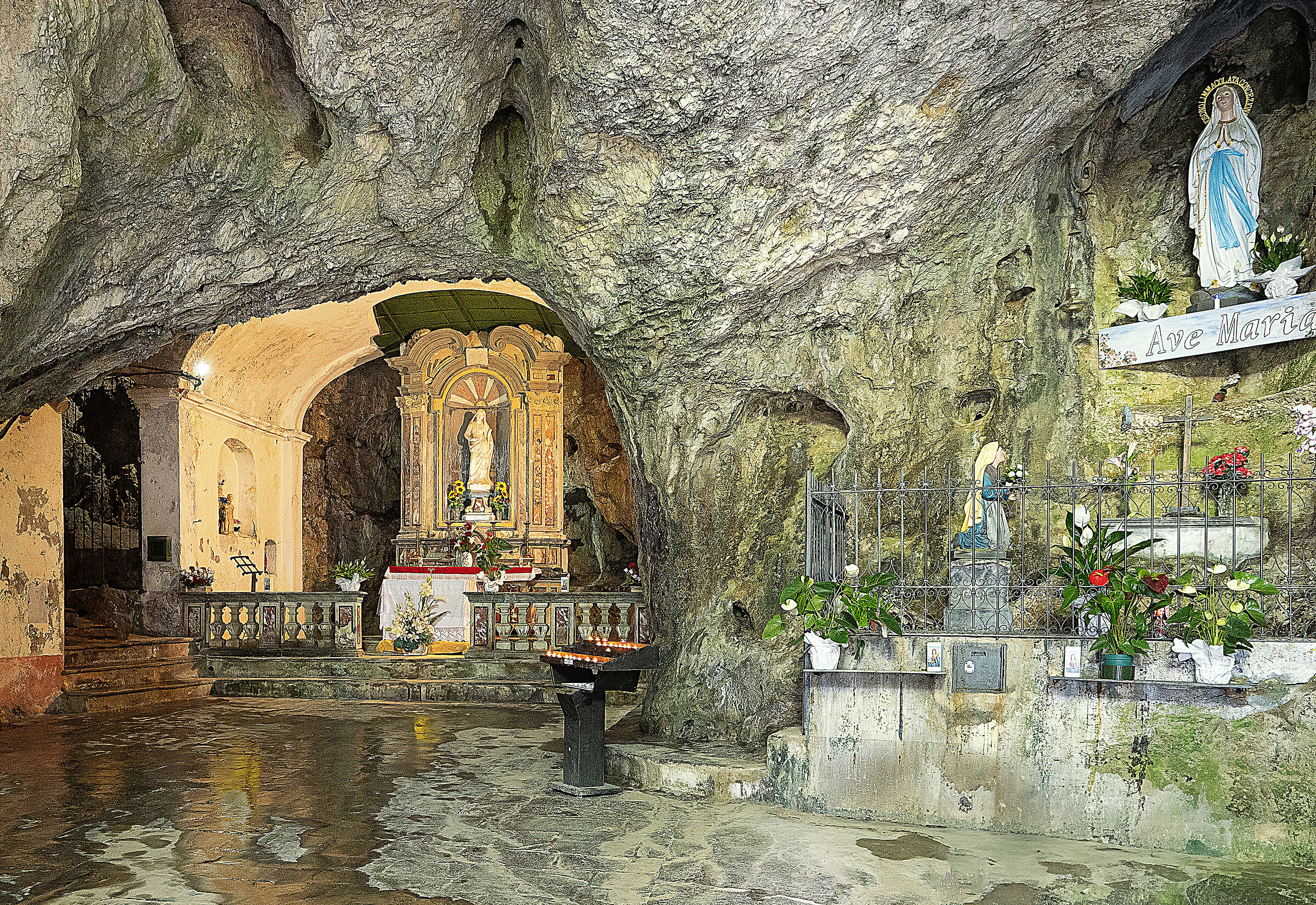 Sanctuary of Santa Lucia - Chapel in the cave