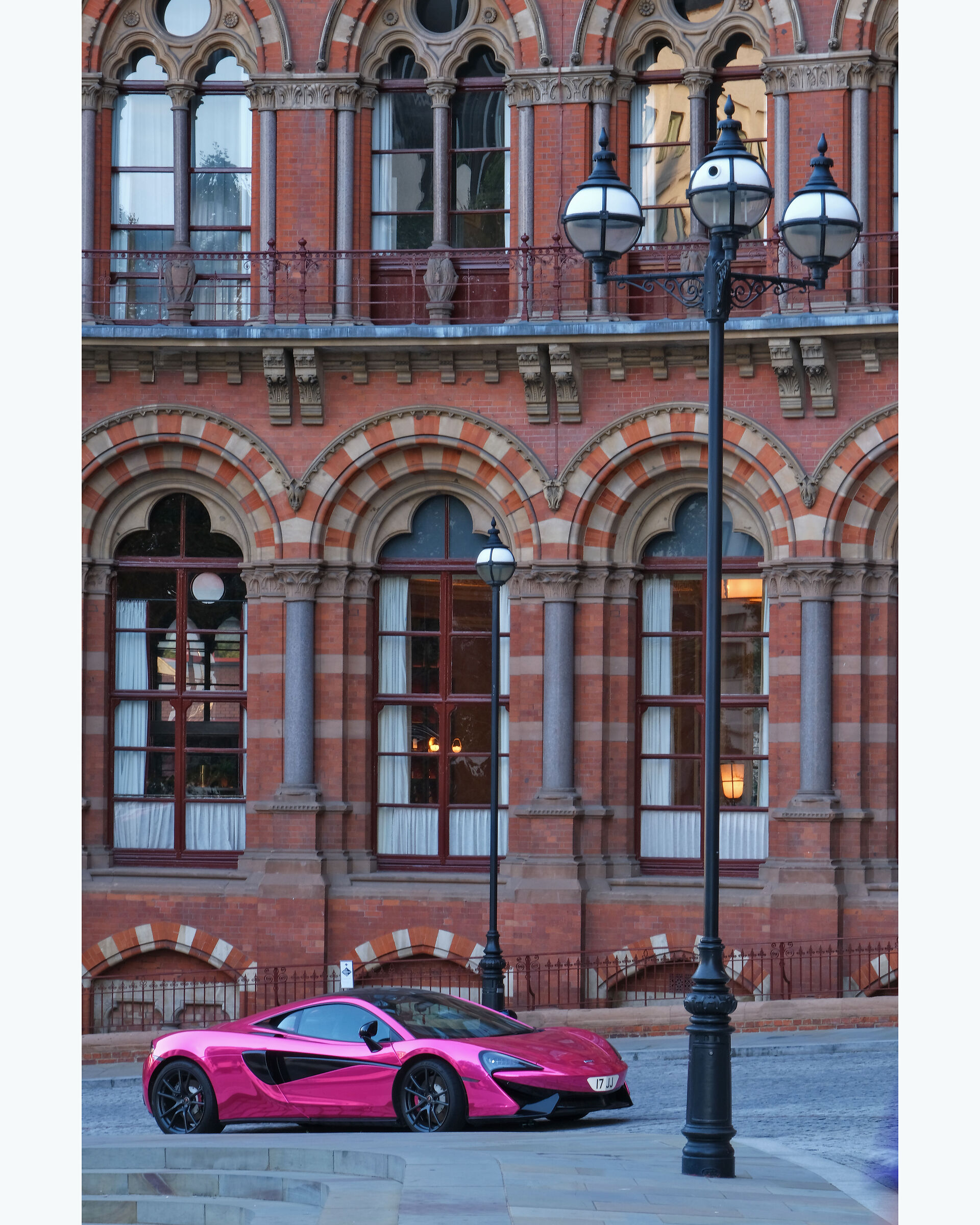 davanti al St. Pancras Renaissance London Hotel