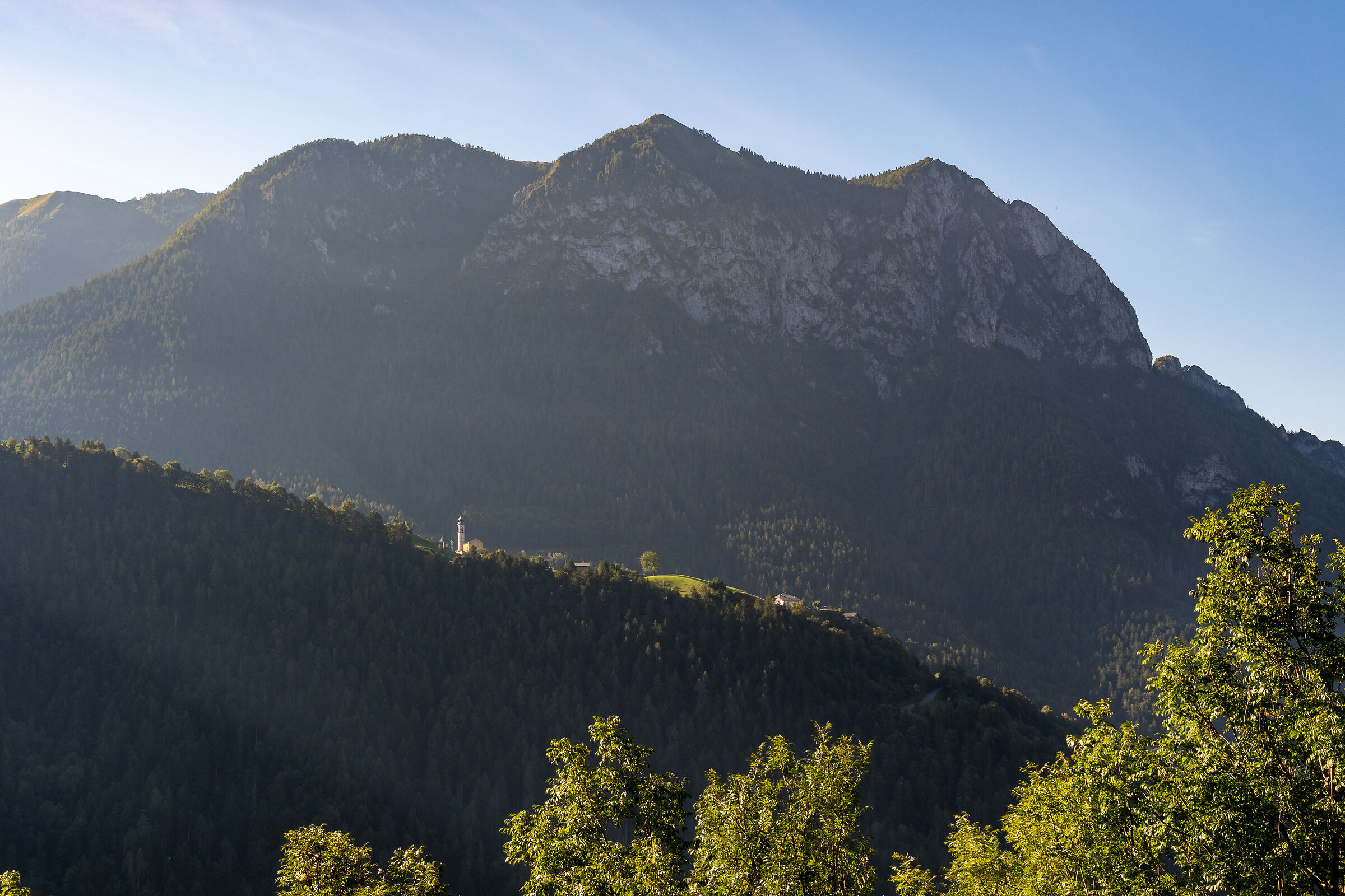 Alle prime luci del giorno