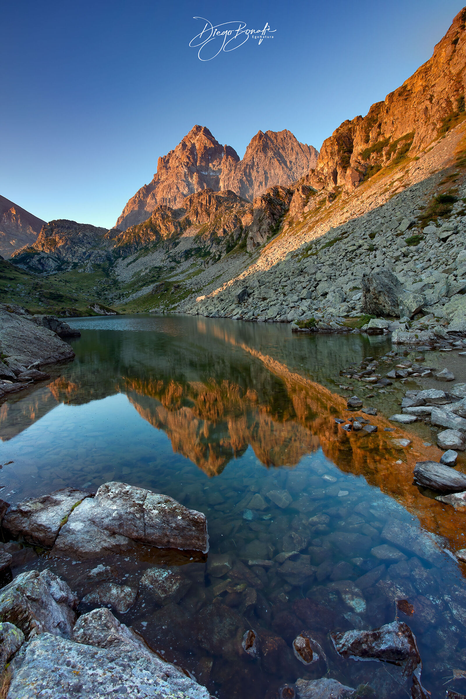 Il lago Fiorenza il Monviso e il Visolotto