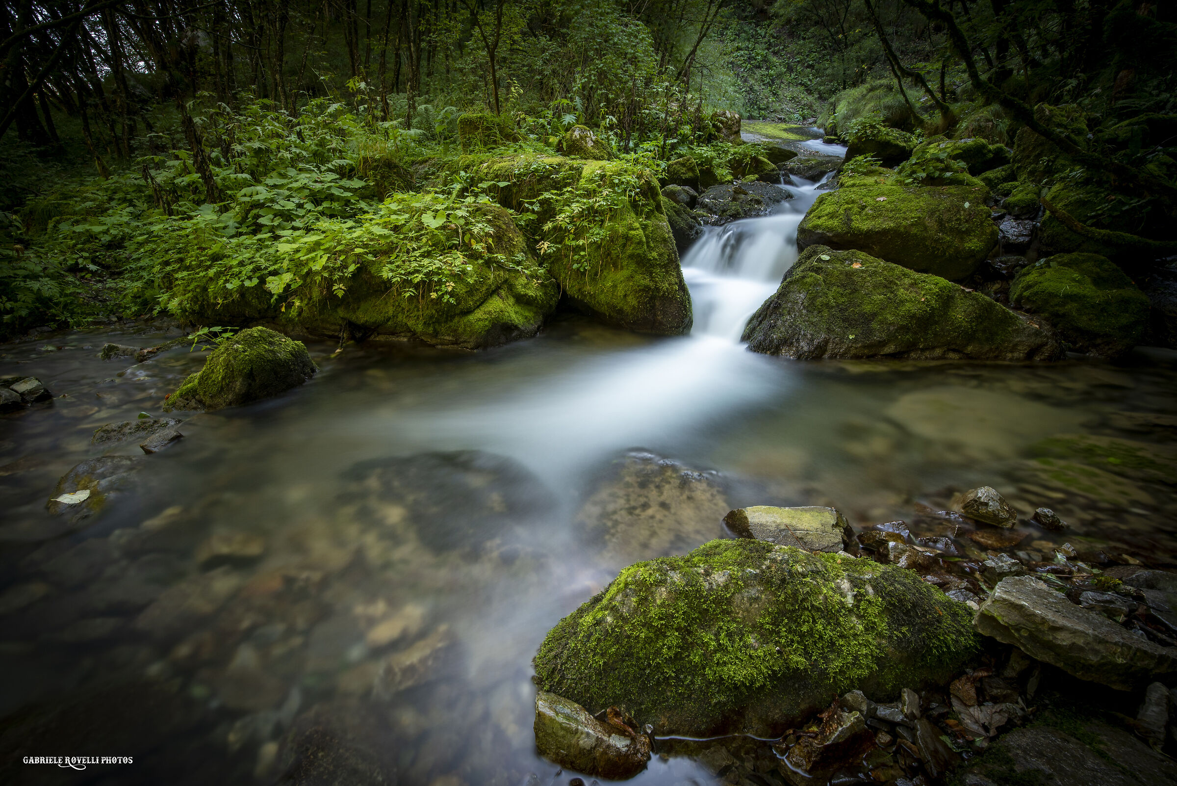 cascatella sul sentiero per la sorgente del fiume Enna