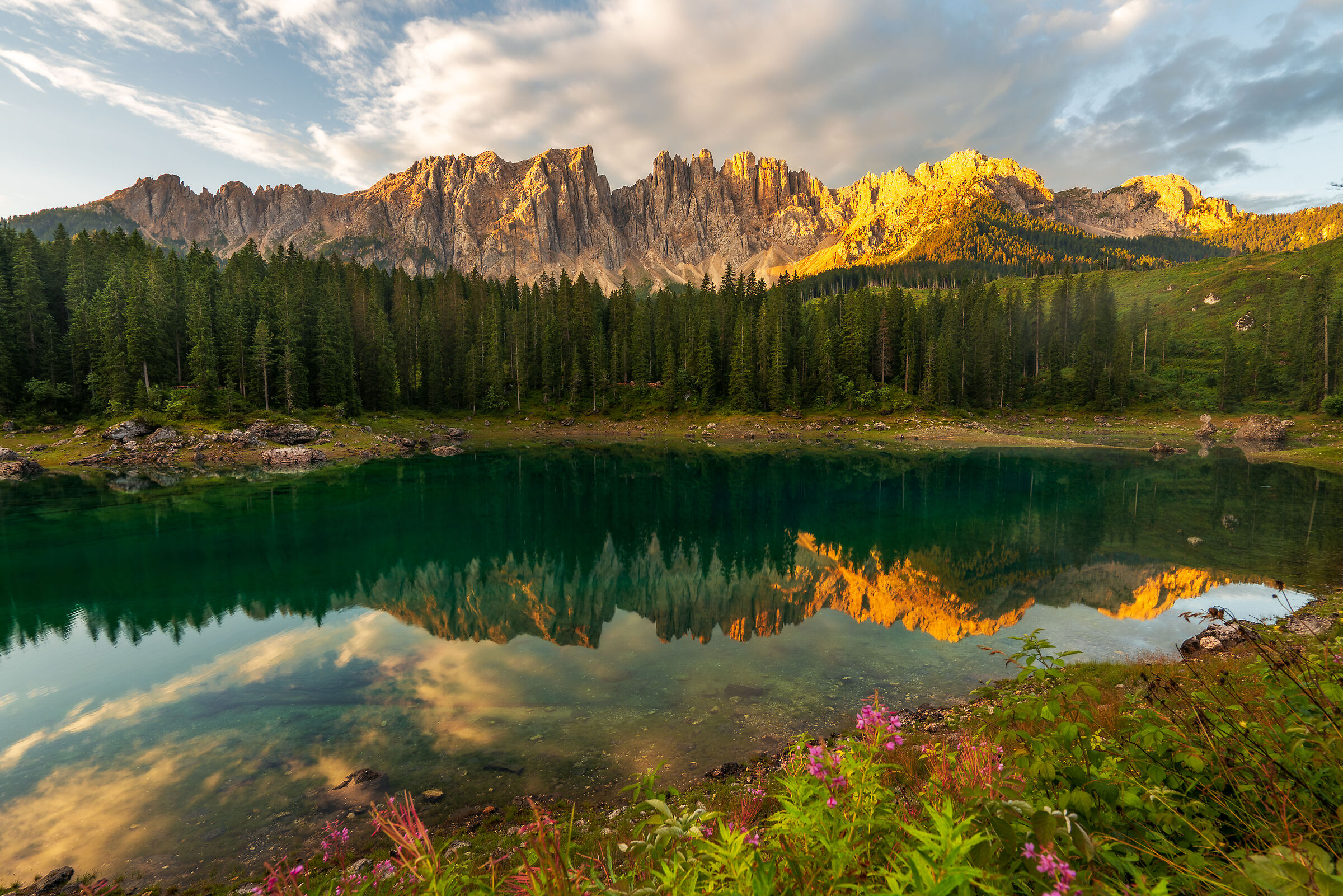 Lago di Carezza all'alba